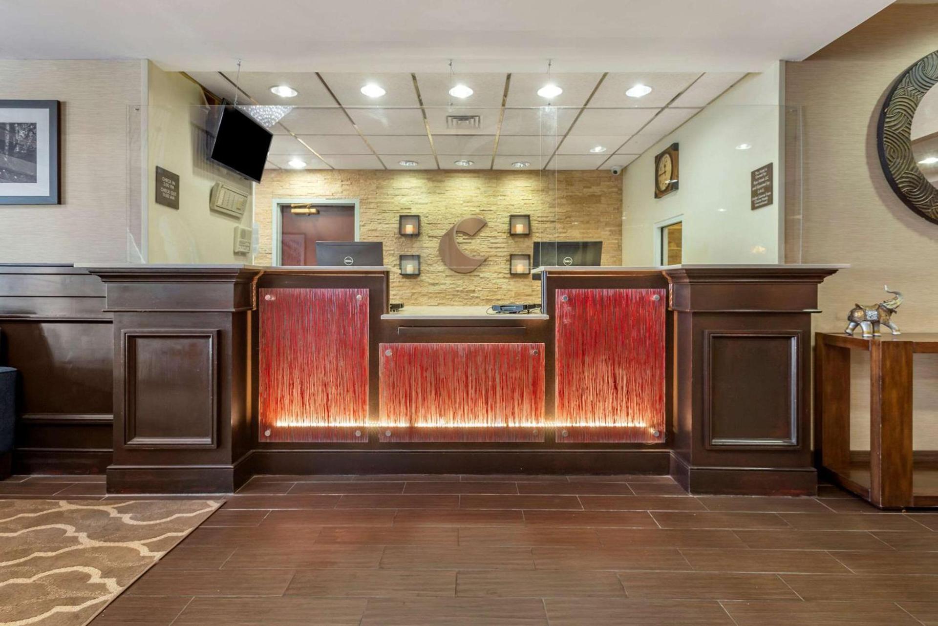 Comfort Suites Newark - Harrison photo 3