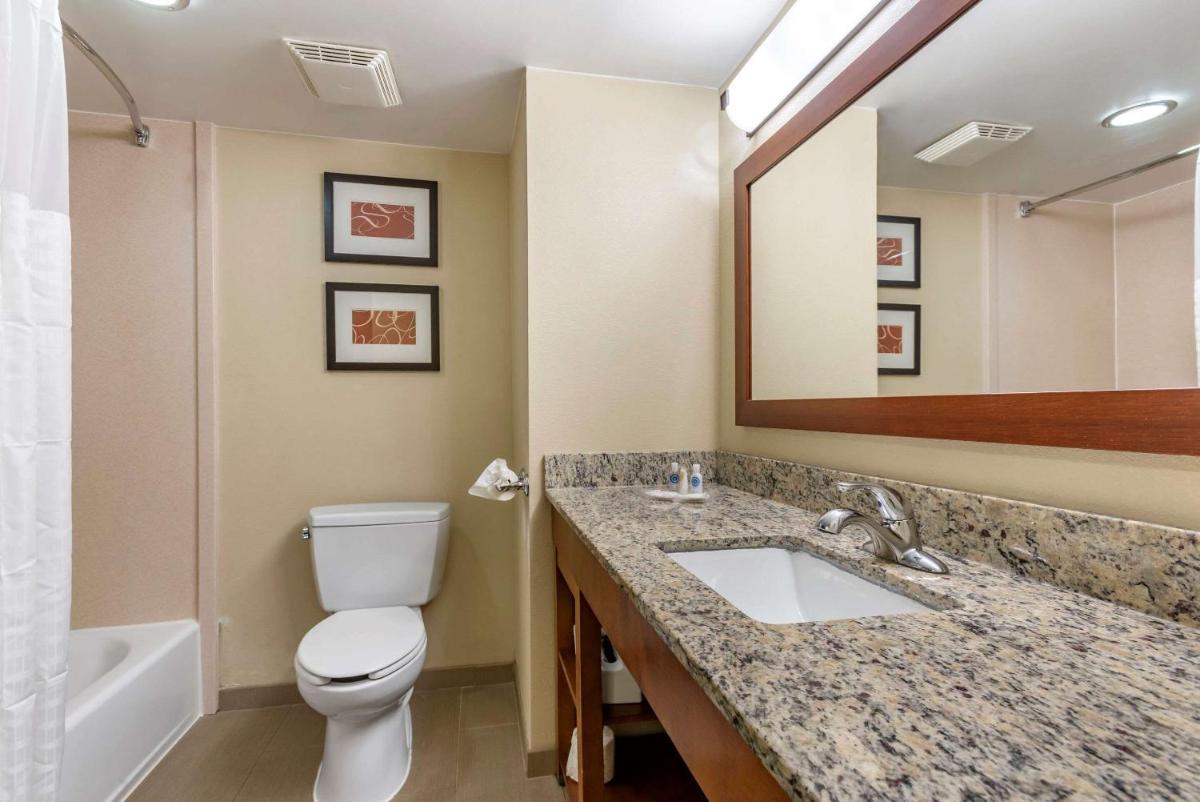 Comfort Suites Newark - Harrison photo 16