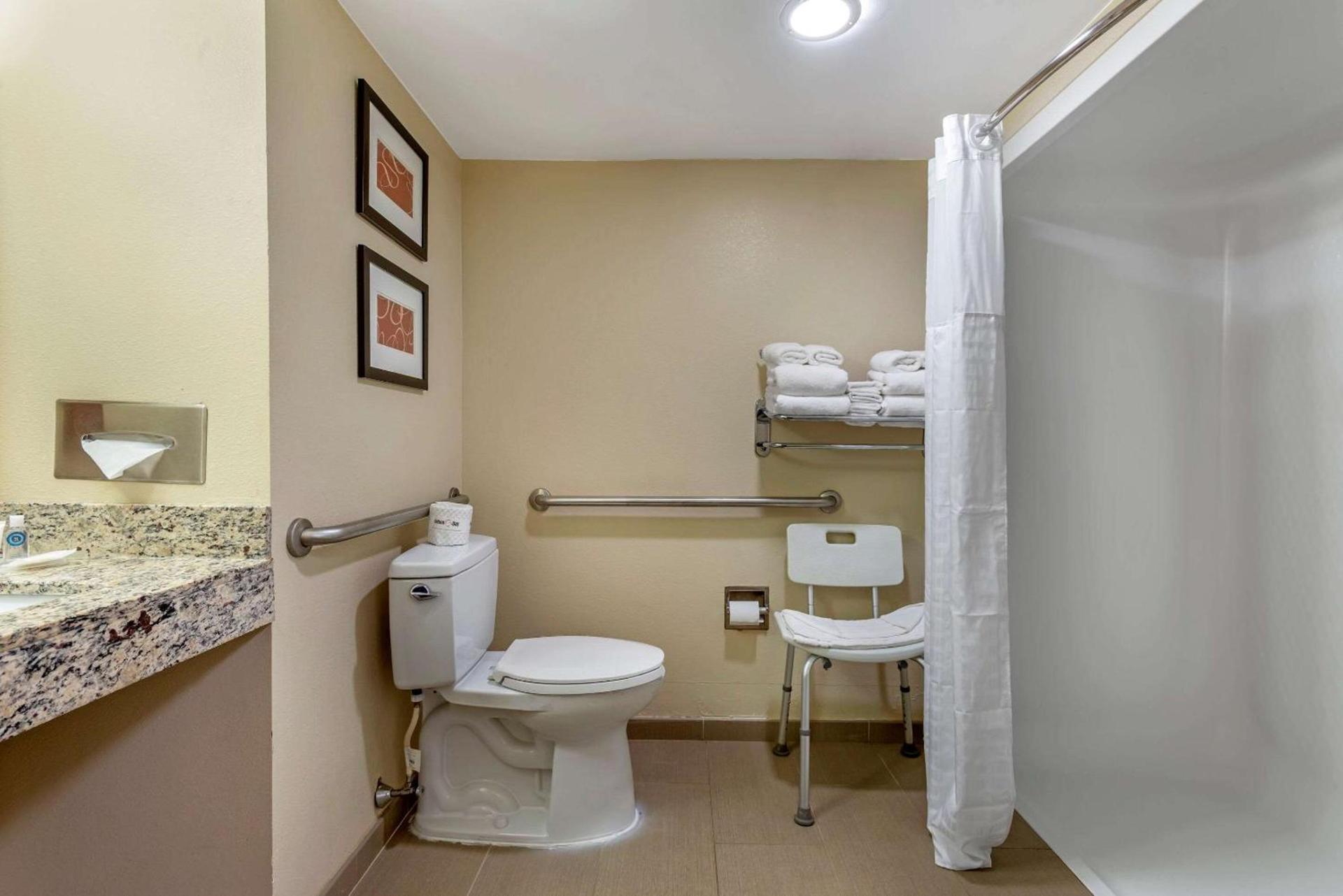 Comfort Suites Newark - Harrison photo 23
