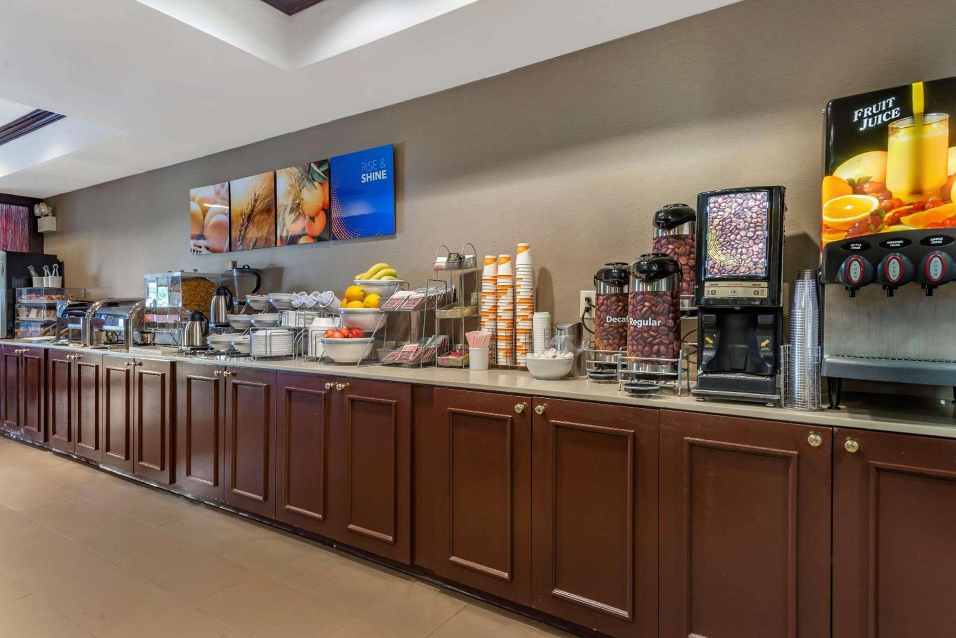 Comfort Suites Newark - Harrison photo 27