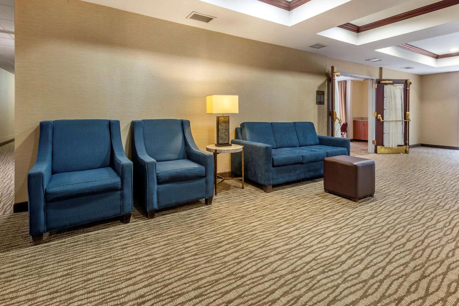 Comfort Suites Newark - Harrison photo 33