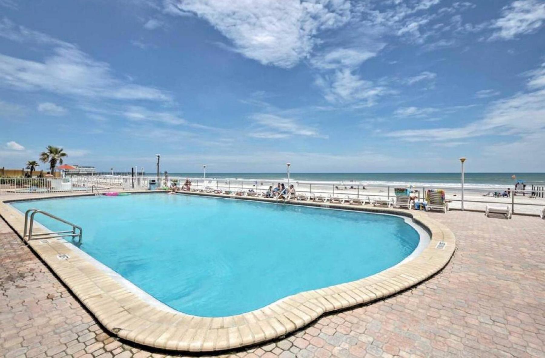 Daytona Inn Studios photo 23