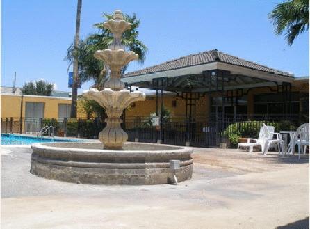 Americas Best Value Inn Laredo photo 6