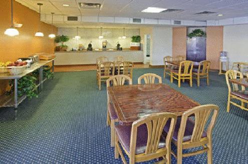 Americas Best Value Inn Laredo photo 19