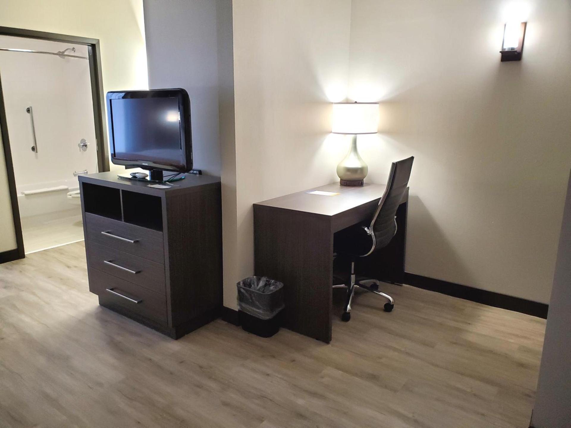 Comfort Suites Northlake photo 41