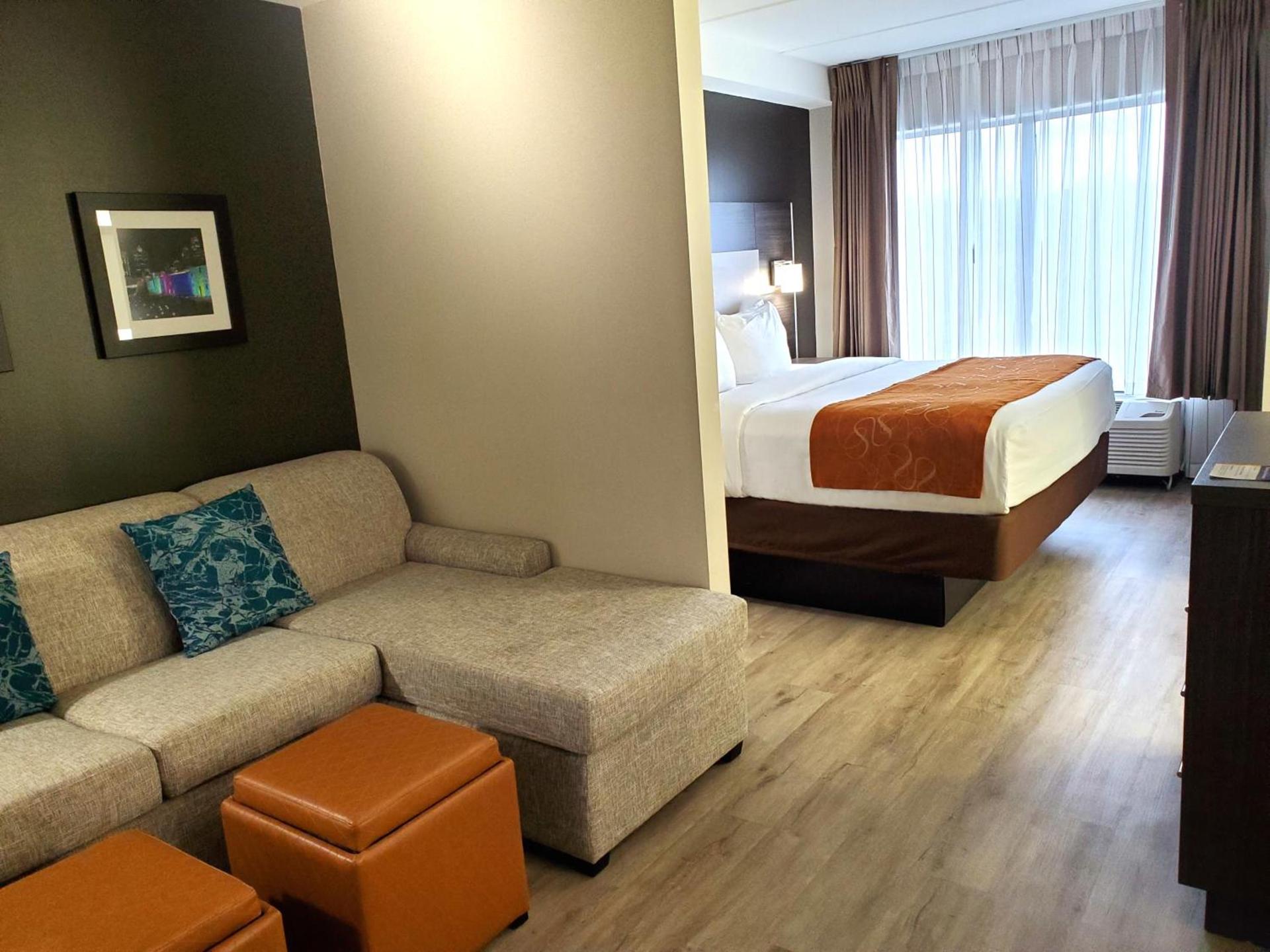 Comfort Suites Northlake photo 38