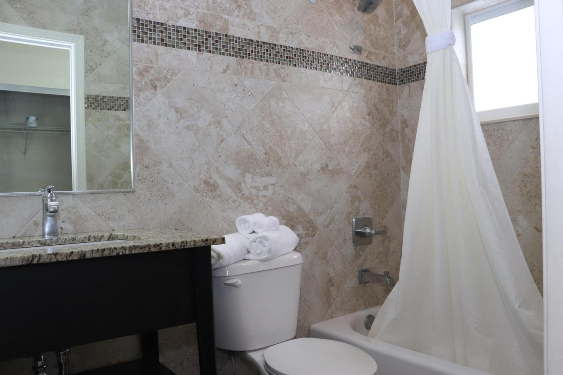 Curtis Inn & Suites photo 3