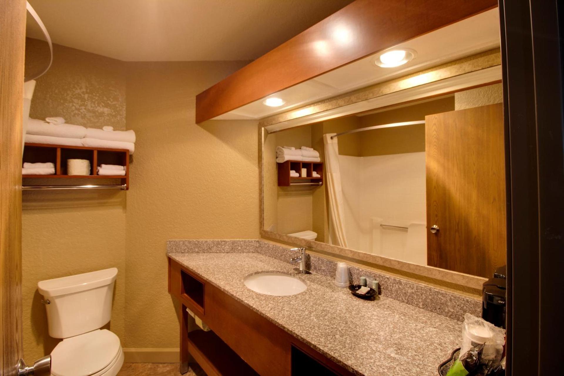 Best Western Harbour Pointe Lakefront photo 61