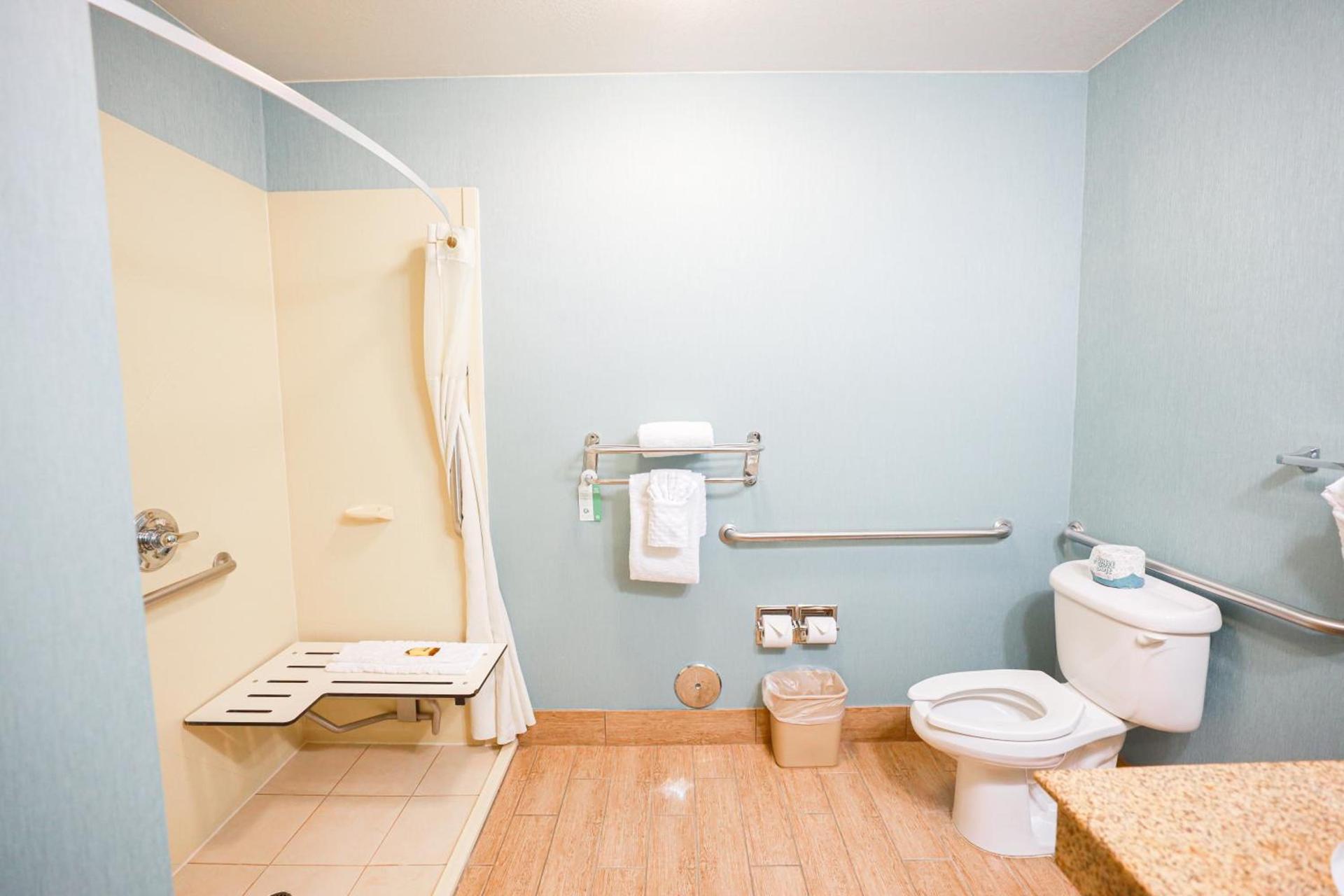 Best Western Plus Wasco Inn & Suites photo 42