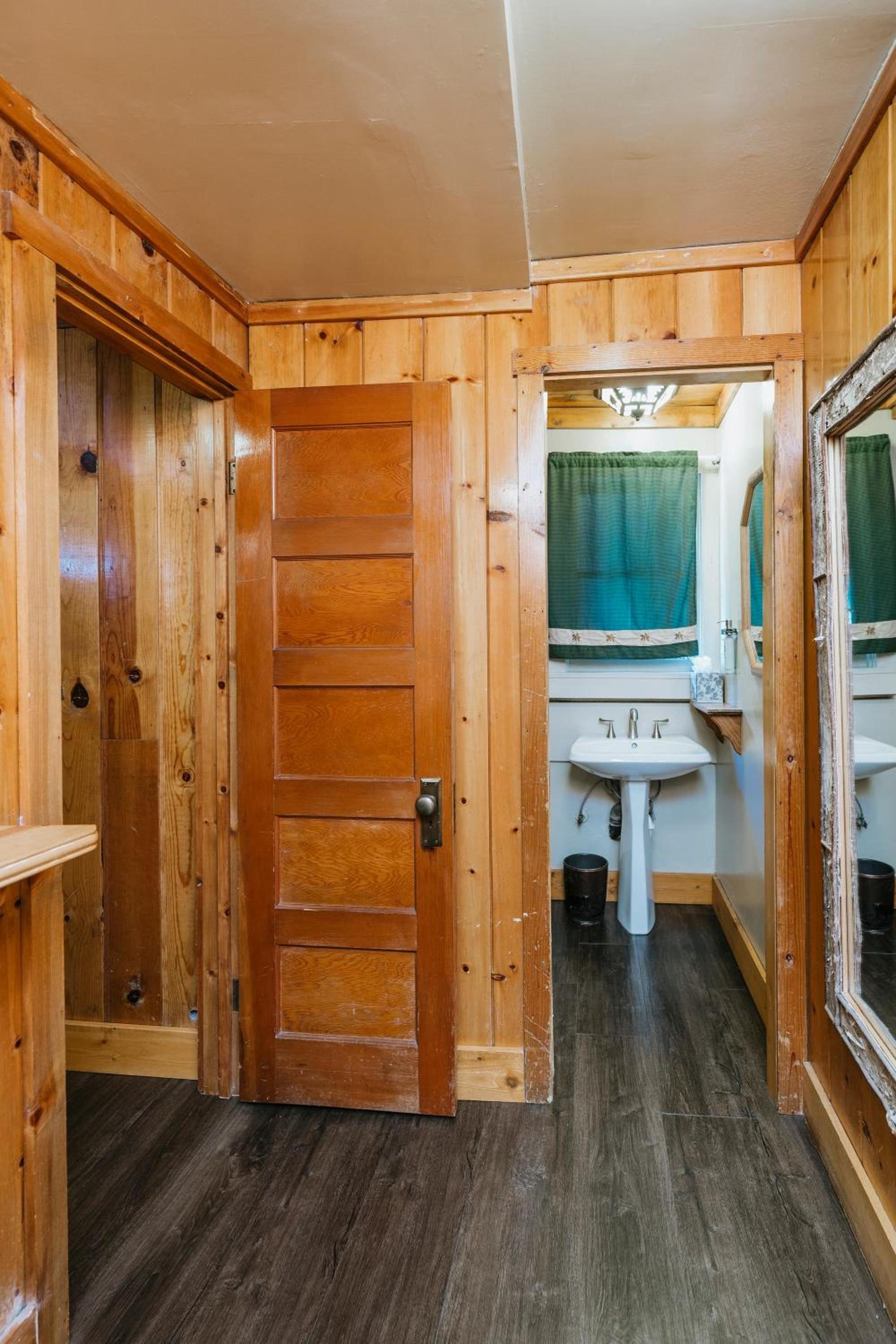 Tamarack Lodge photo 6