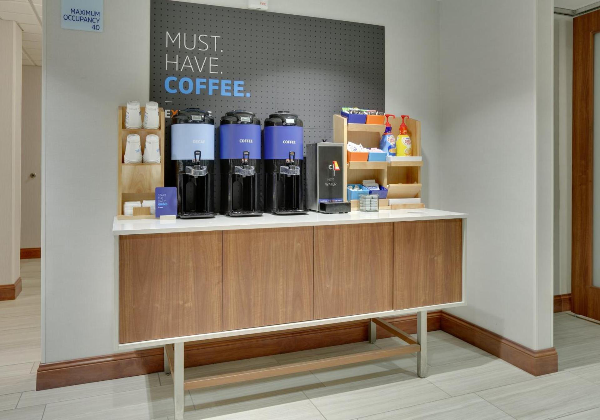 Holiday Inn Express & Suites Mitchell by IHG photo 2
