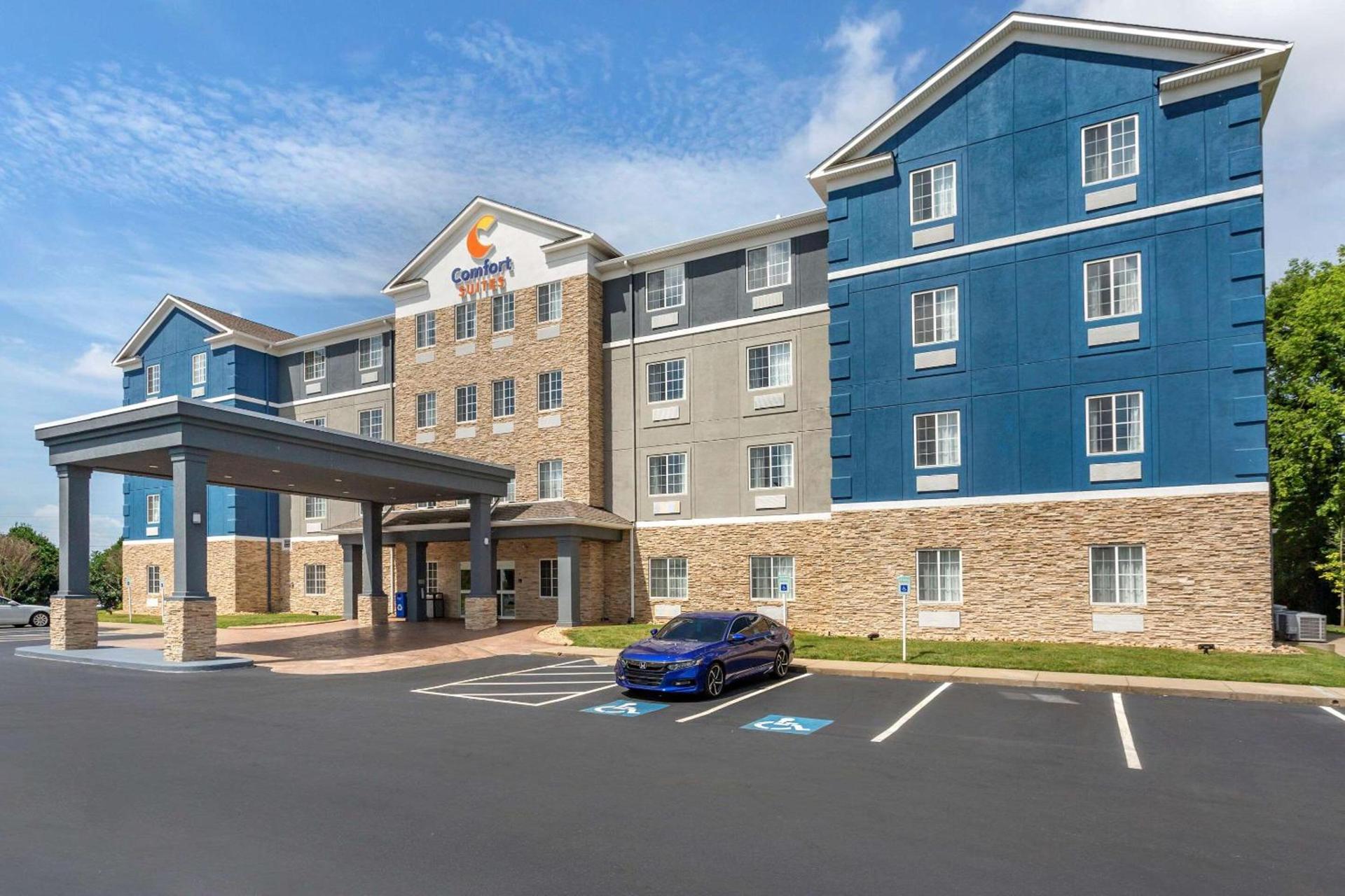 Comfort Suites Clarksville near Governors Square Mall photo 2