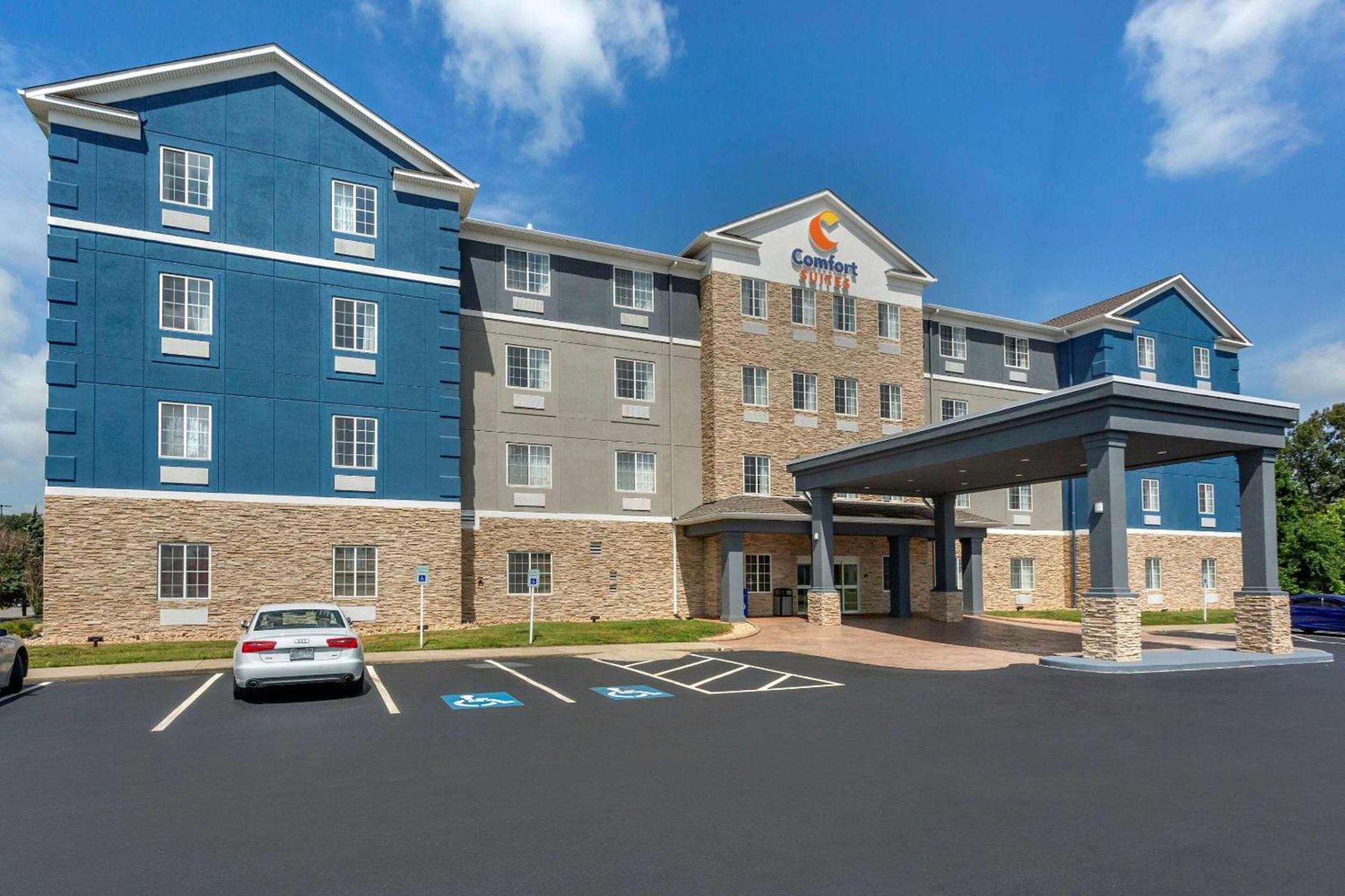 Comfort Suites Clarksville near Governors Square Mall photo 4