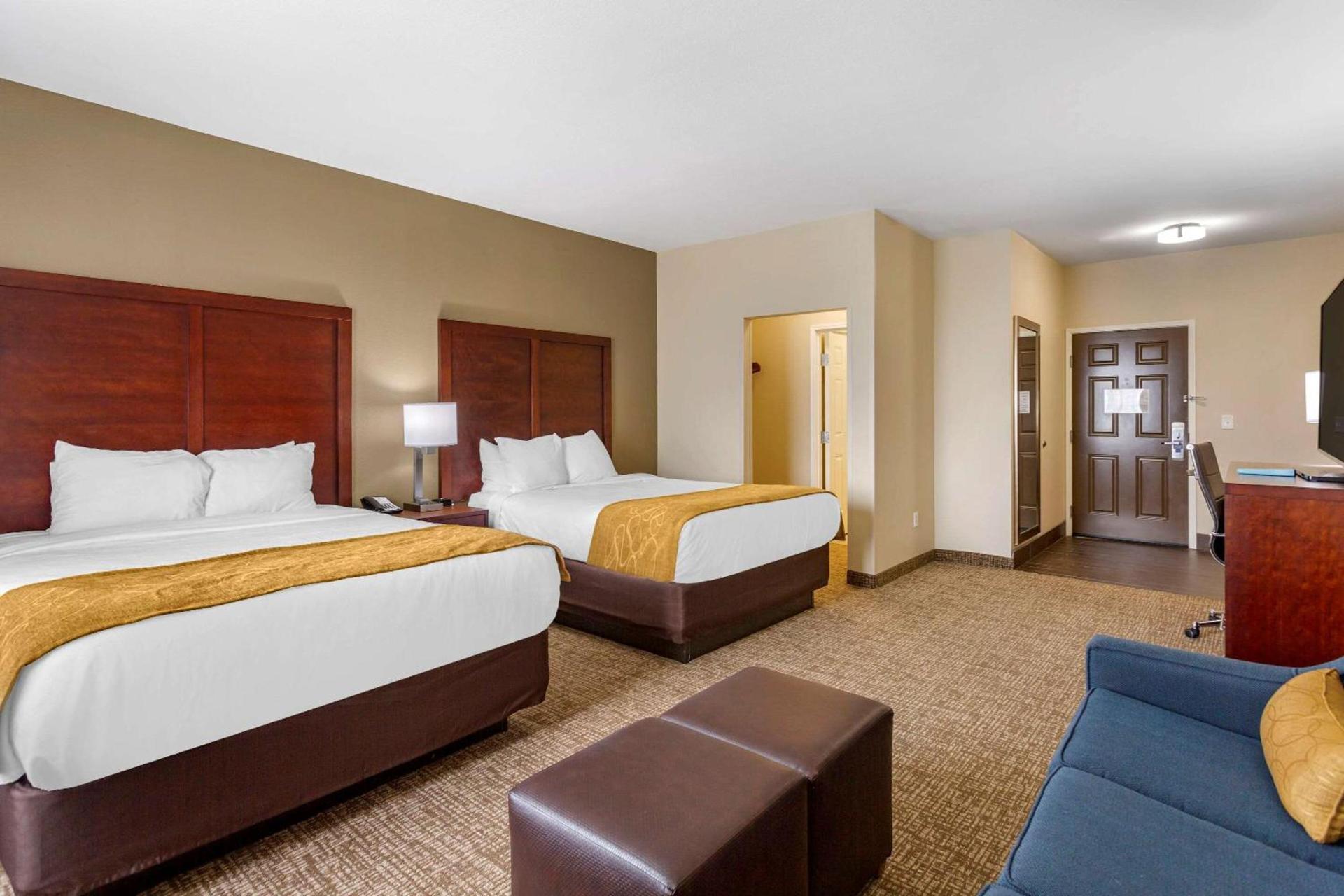 Comfort Suites Clarksville near Governors Square Mall photo 9