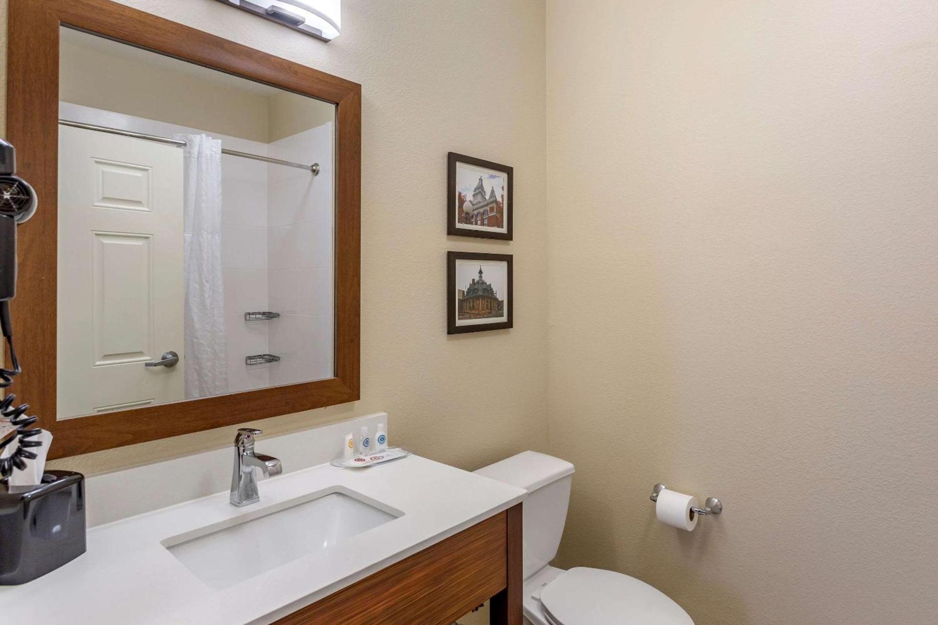 Comfort Suites Clarksville near Governors Square Mall photo 11