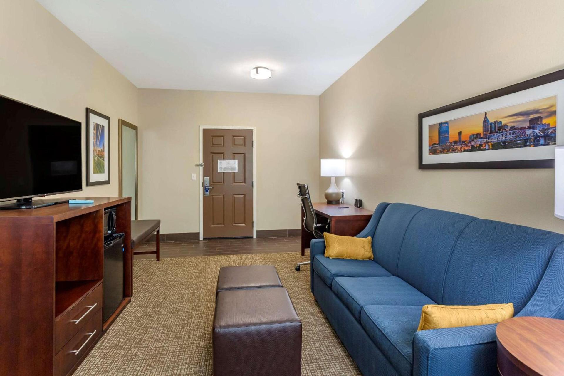 Comfort Suites Clarksville near Governors Square Mall photo 19