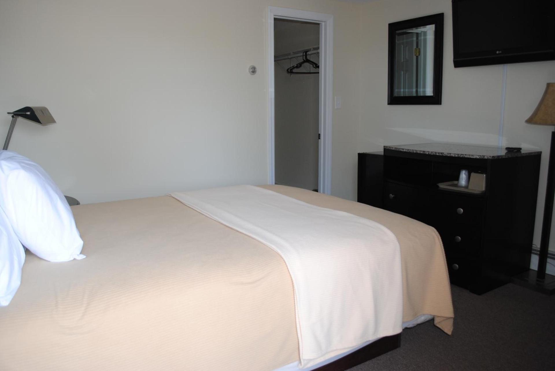 Shore Point Motel photo 9