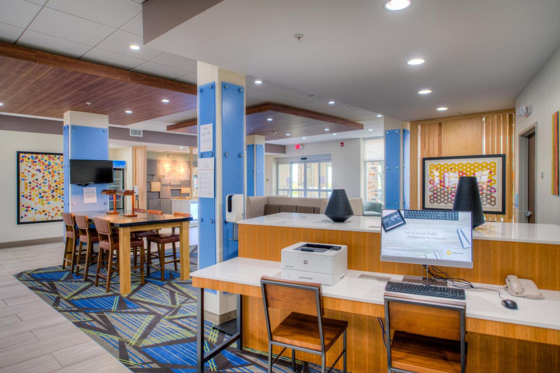 Holiday Inn Express & Suites - Remington by IHG photo 2