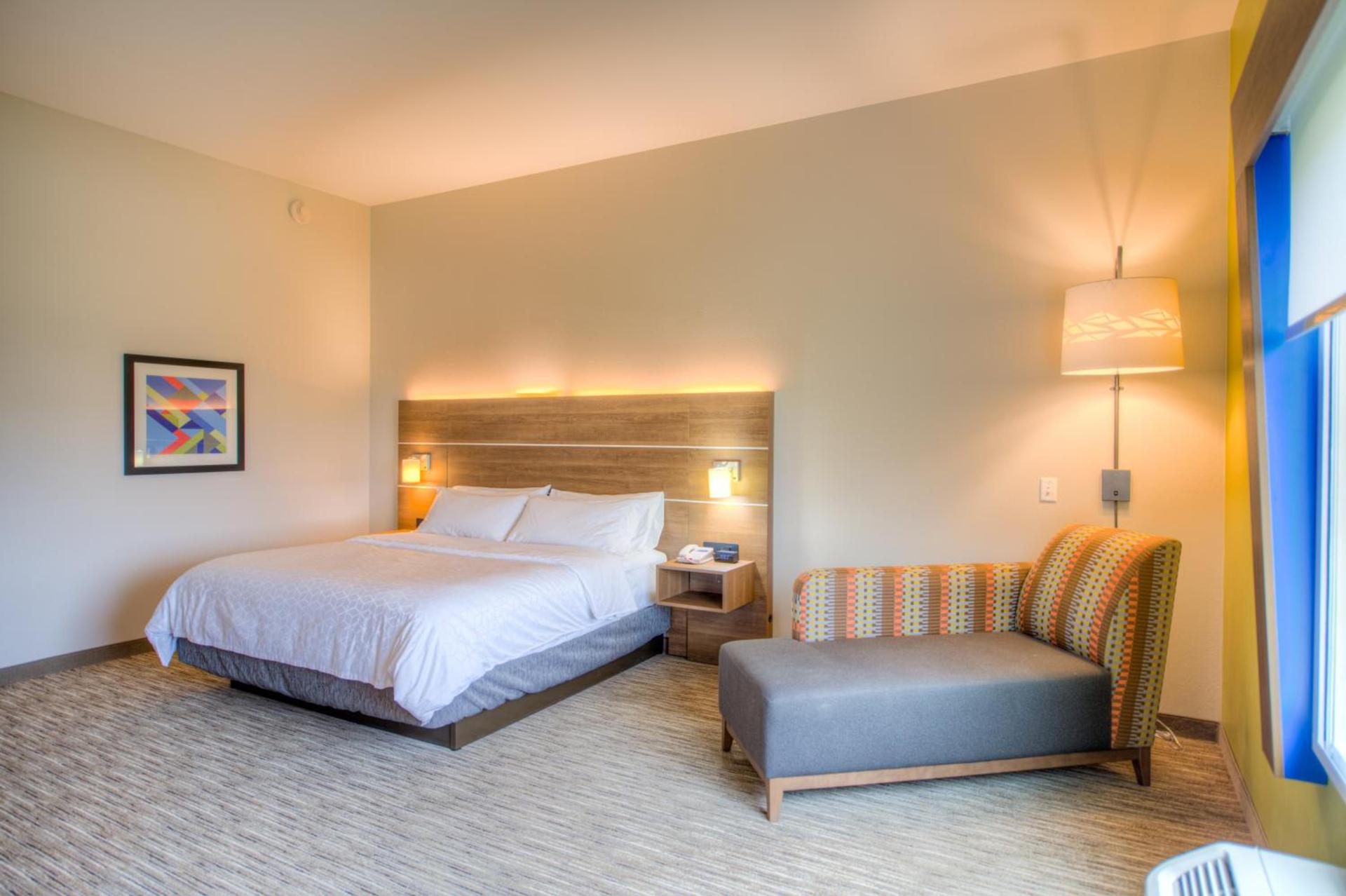 Holiday Inn Express & Suites - Remington by IHG photo 7