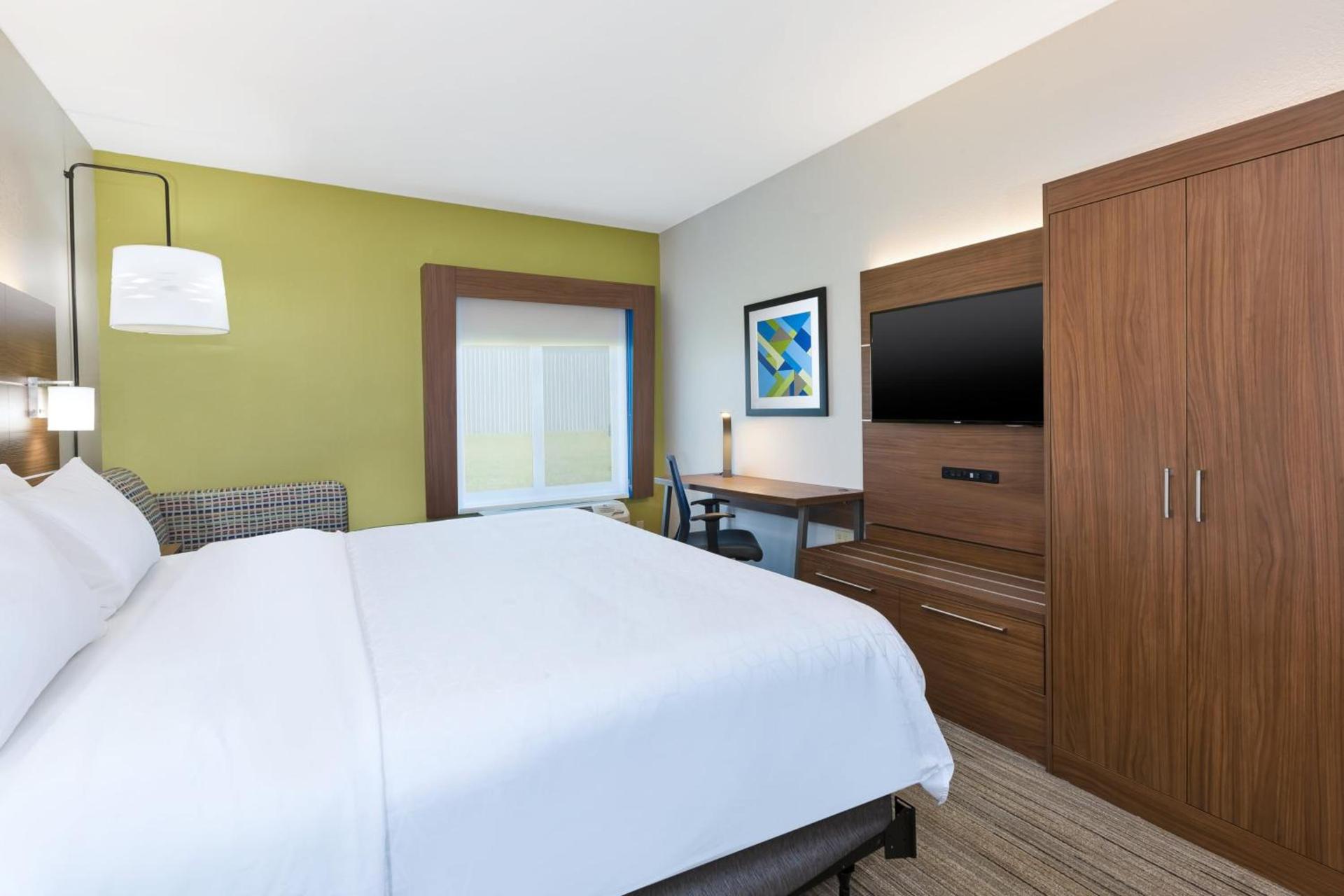 Holiday Inn Express and Suites Three Rivers by IHG photo 22