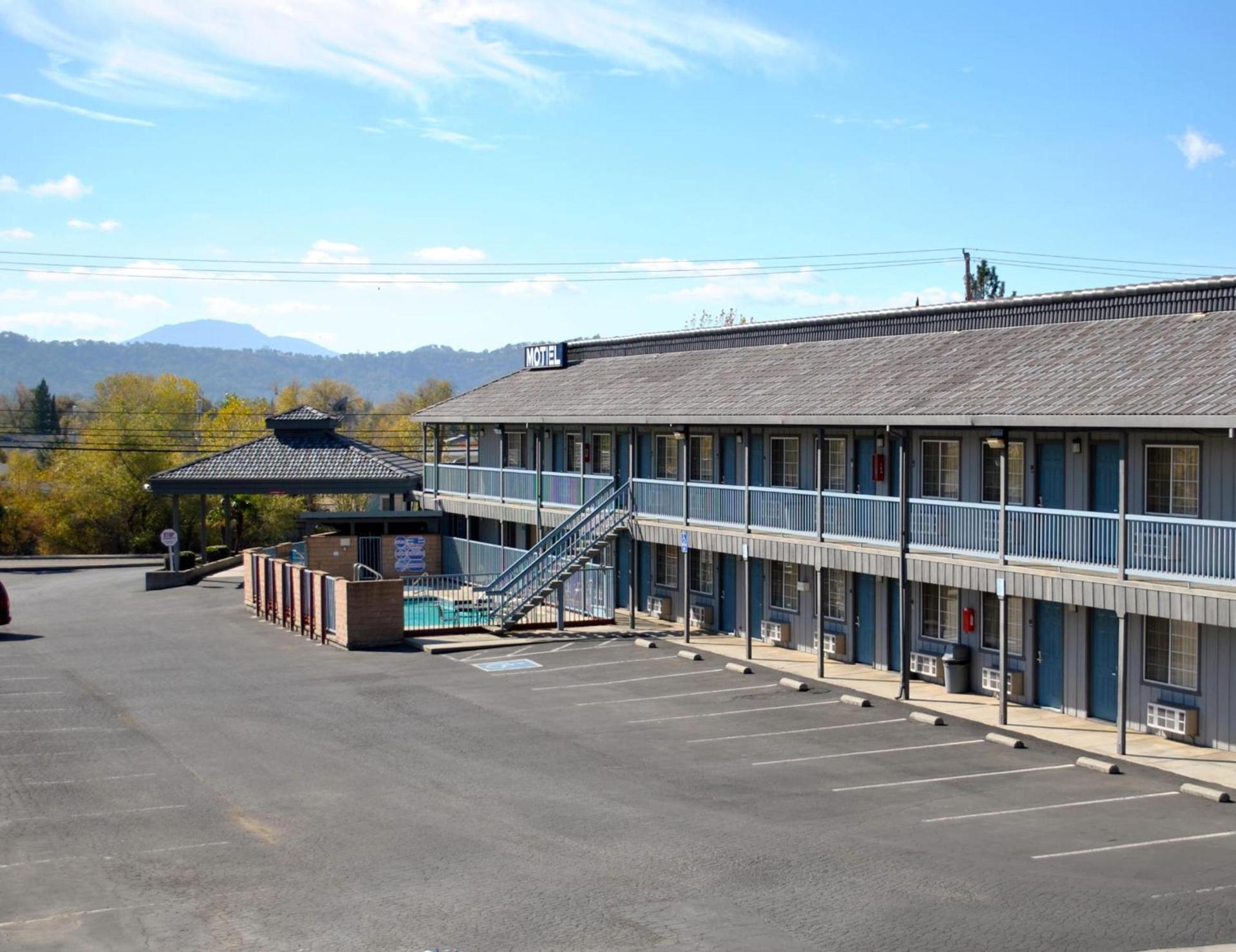 Lake Point Lodge — hotel in Clearlake Oaks