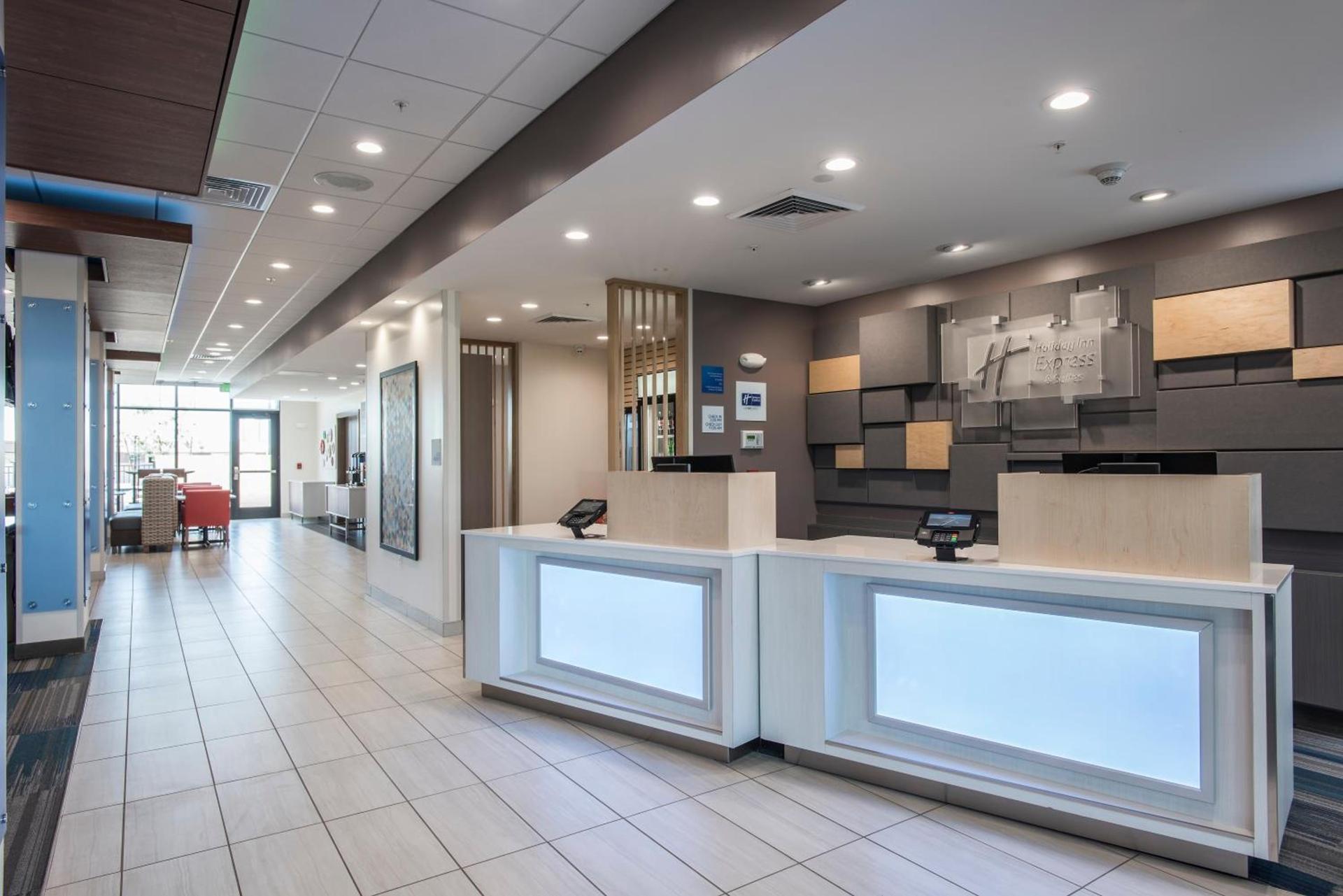 Holiday Inn Express & Suites - Phoenix North - Happy Valley by IHG photo 4