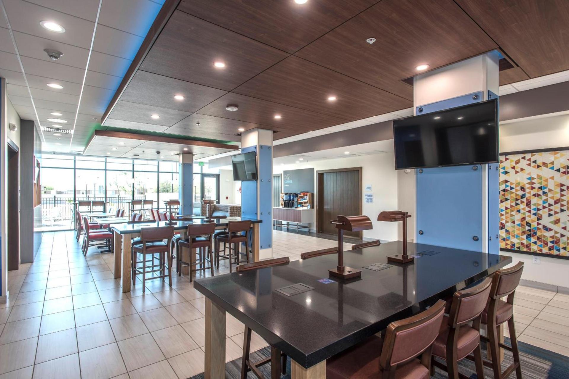 Holiday Inn Express & Suites - Phoenix North - Happy Valley by IHG photo 31