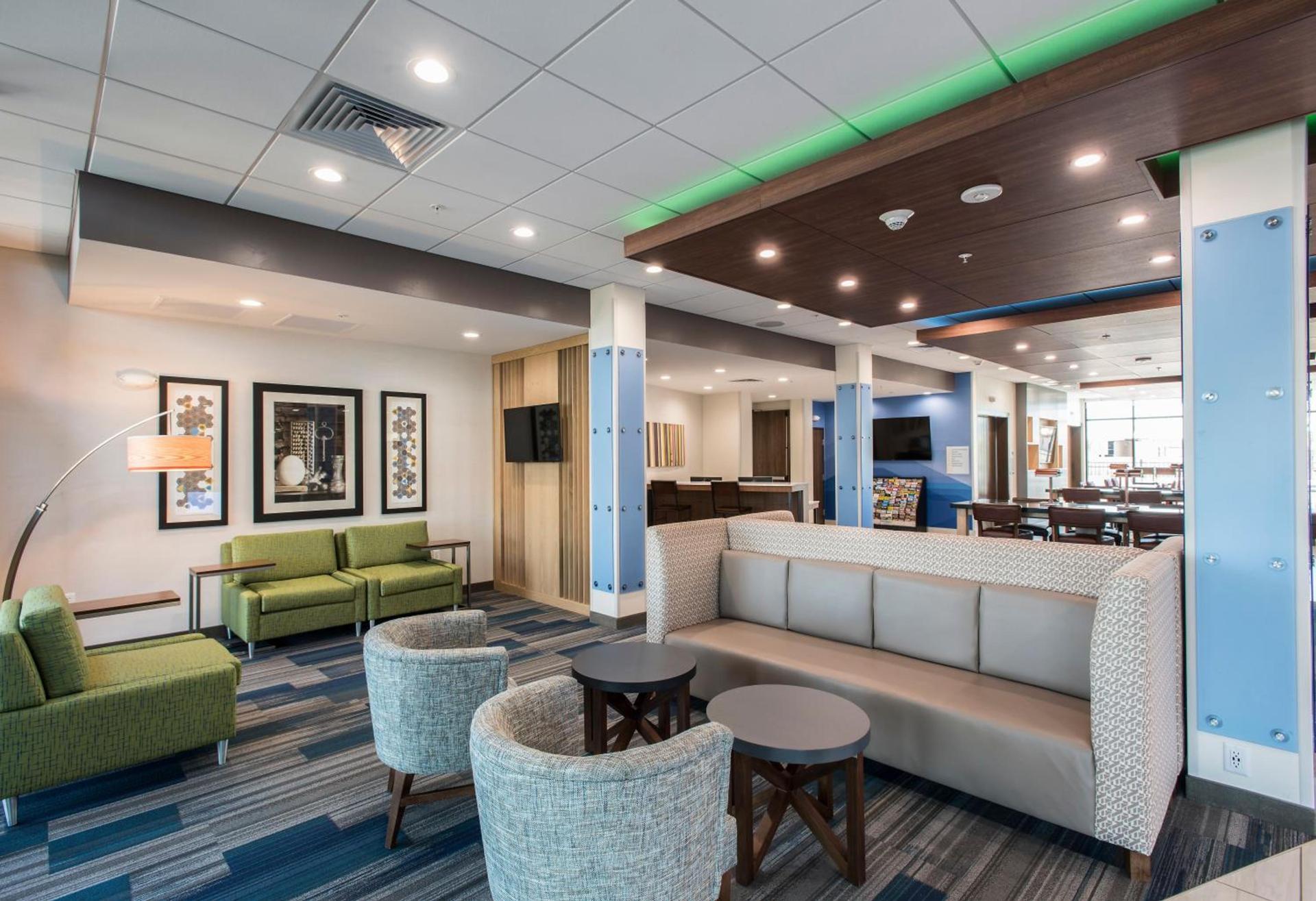 Holiday Inn Express & Suites - Phoenix North - Happy Valley by IHG photo 7