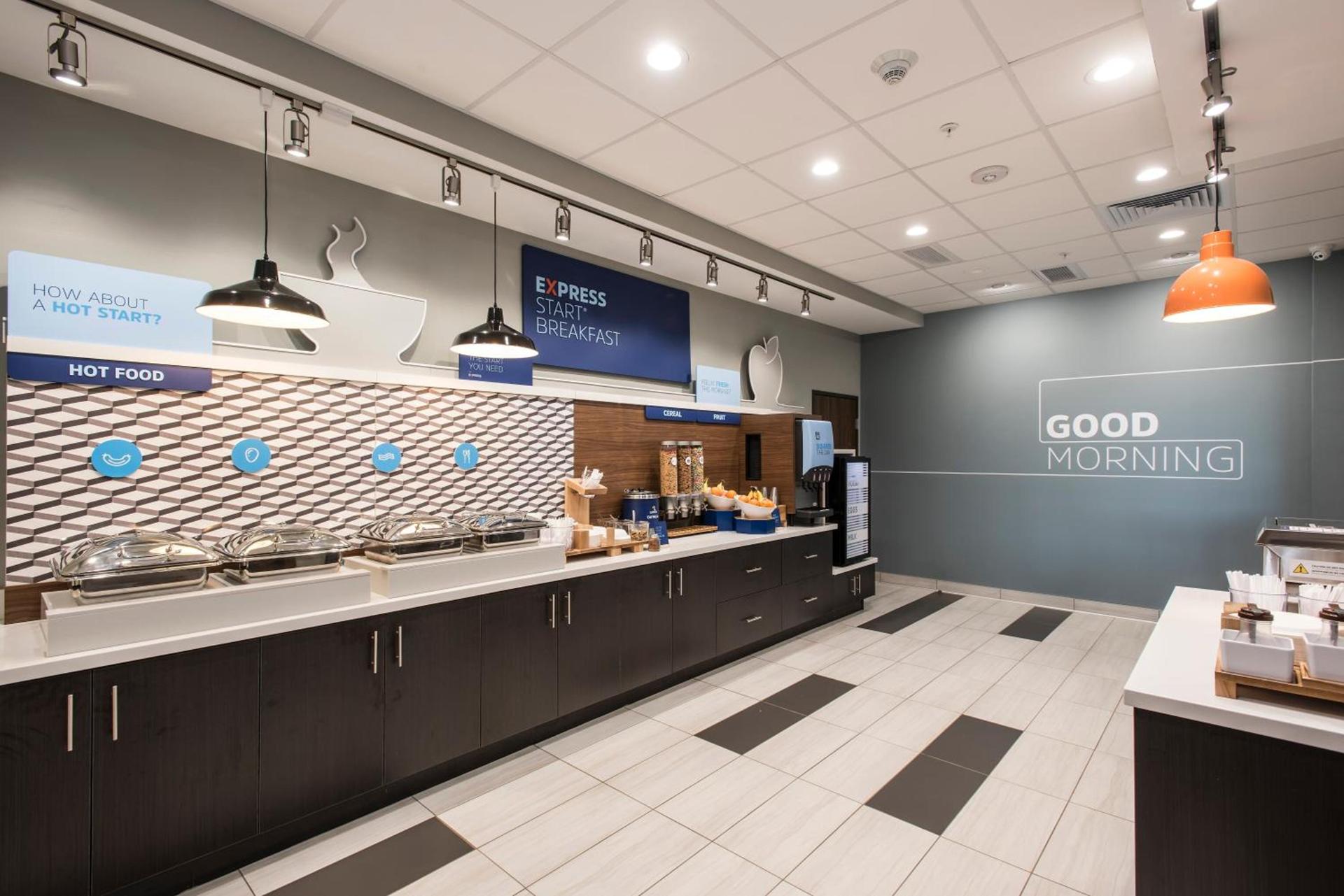 Holiday Inn Express & Suites - Phoenix North - Happy Valley by IHG photo 27