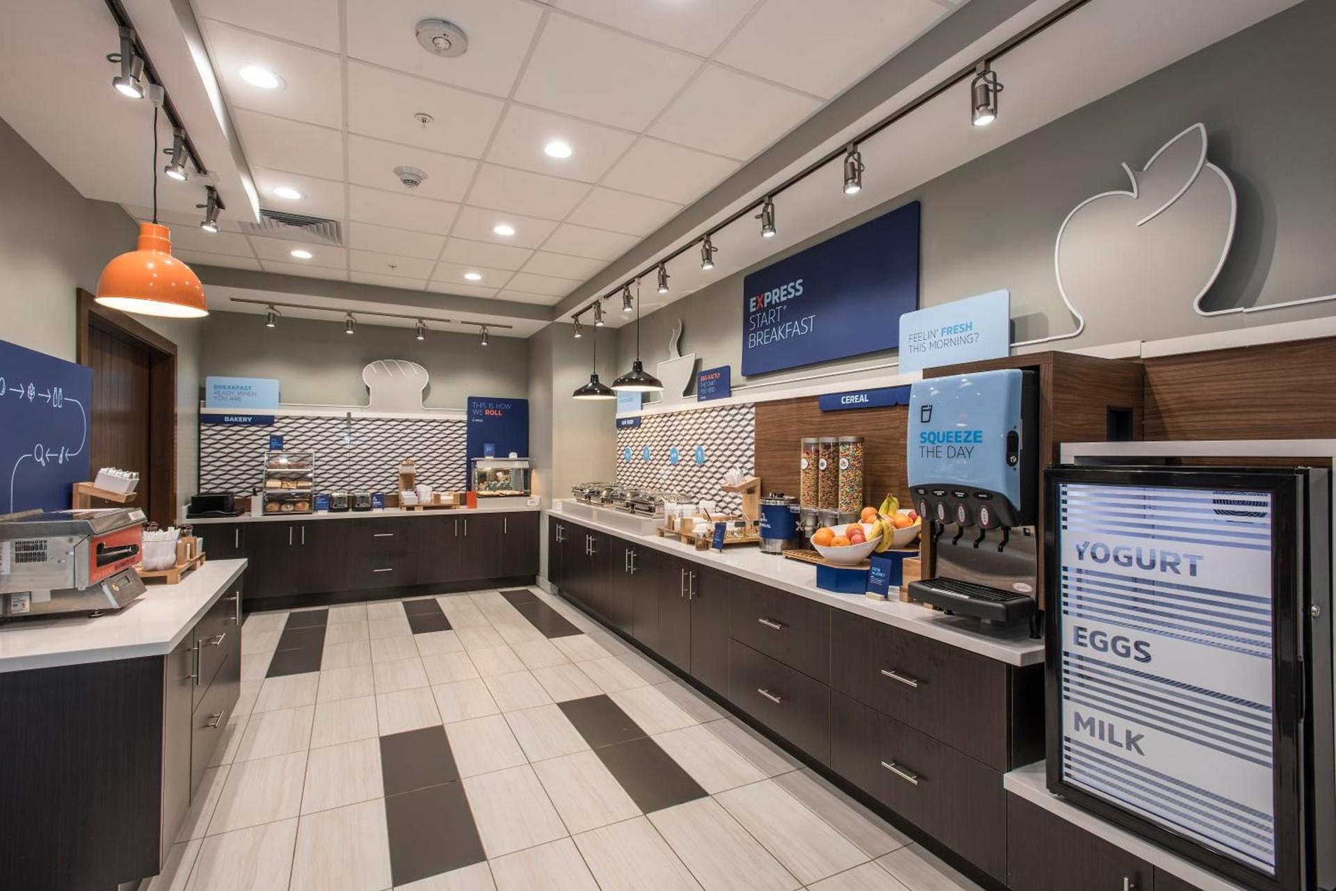 Holiday Inn Express & Suites - Phoenix North - Happy Valley by IHG photo 25