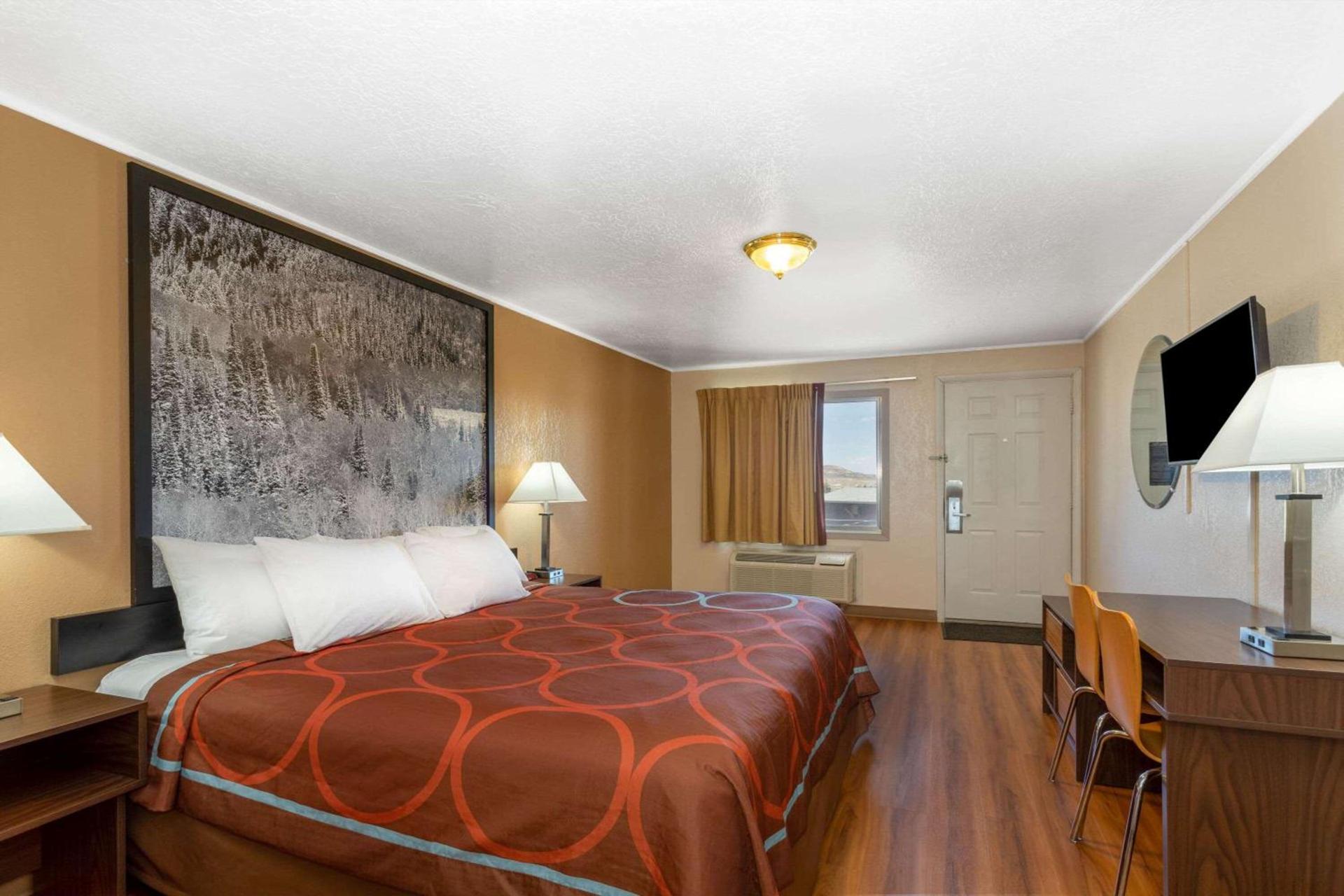 Super 8 by Wyndham Evanston photo 18