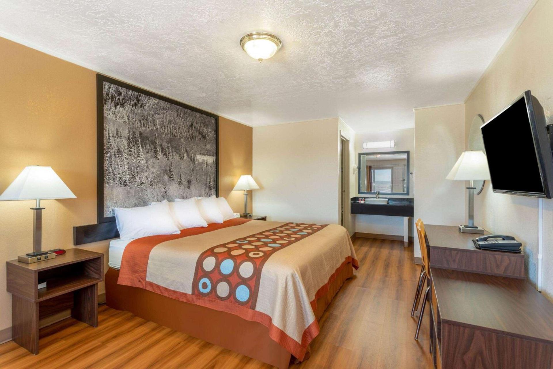 Super 8 by Wyndham Evanston photo 17