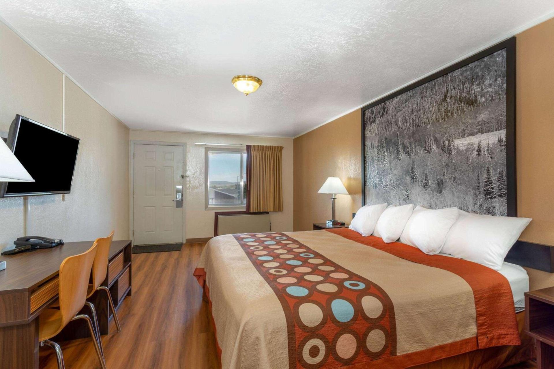 Super 8 by Wyndham Evanston photo 19