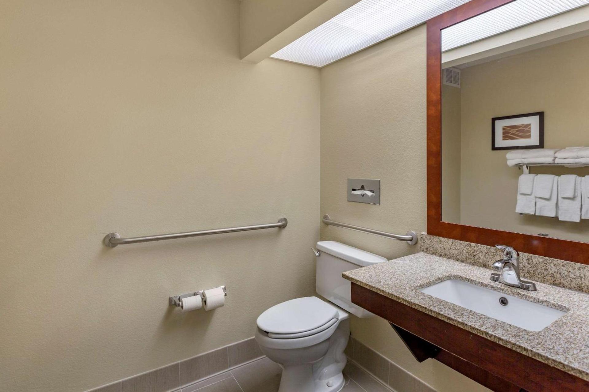 Comfort Suites Goodlettsville Rivergate photo 14