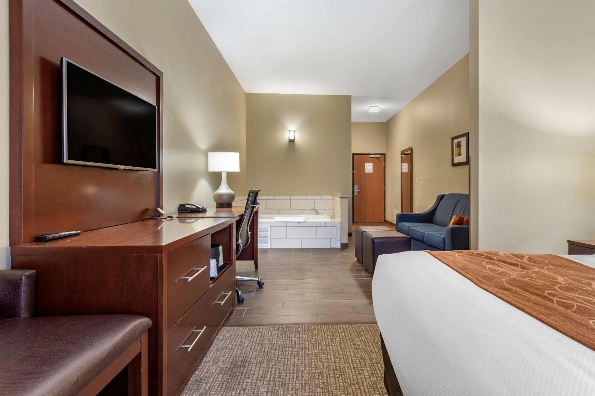Comfort Suites Bridgeport - Clarksburg photo 44