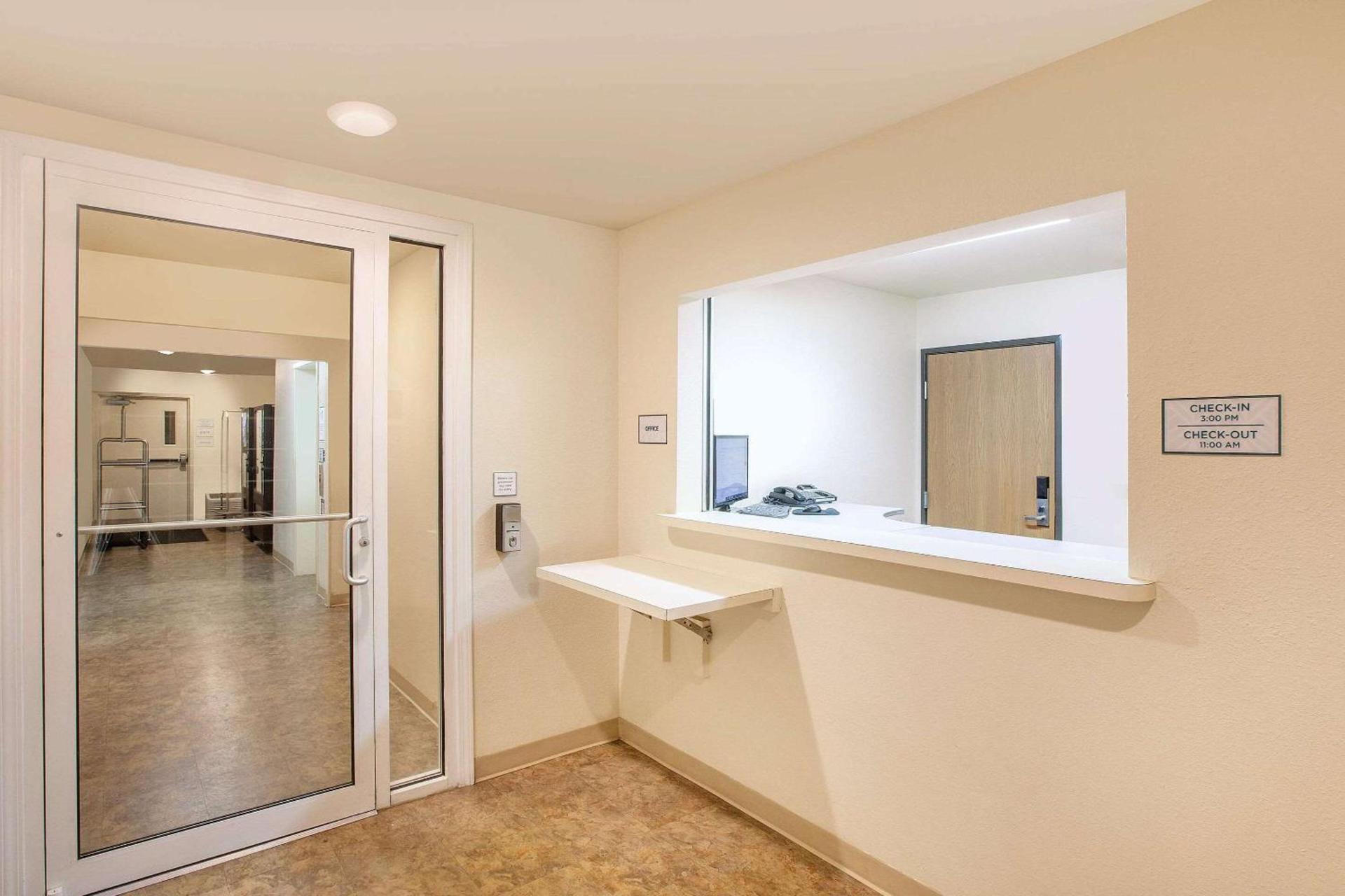WoodSpring Suites Jacksonville Beach Blvd photo 6