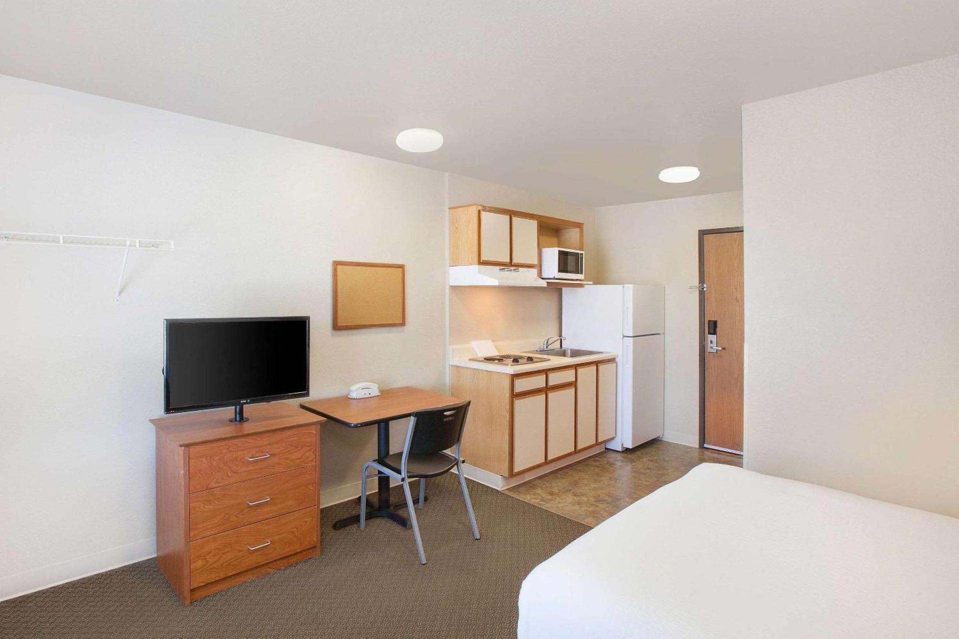 WoodSpring Suites Jacksonville Beach Blvd photo 8