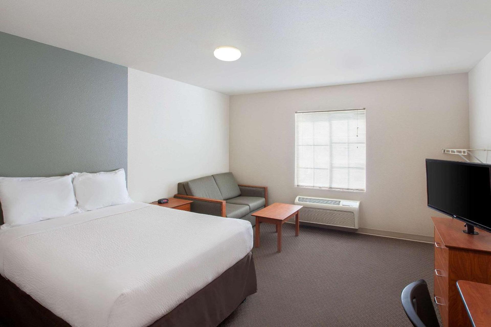 WoodSpring Suites Jacksonville Beach Blvd photo 10