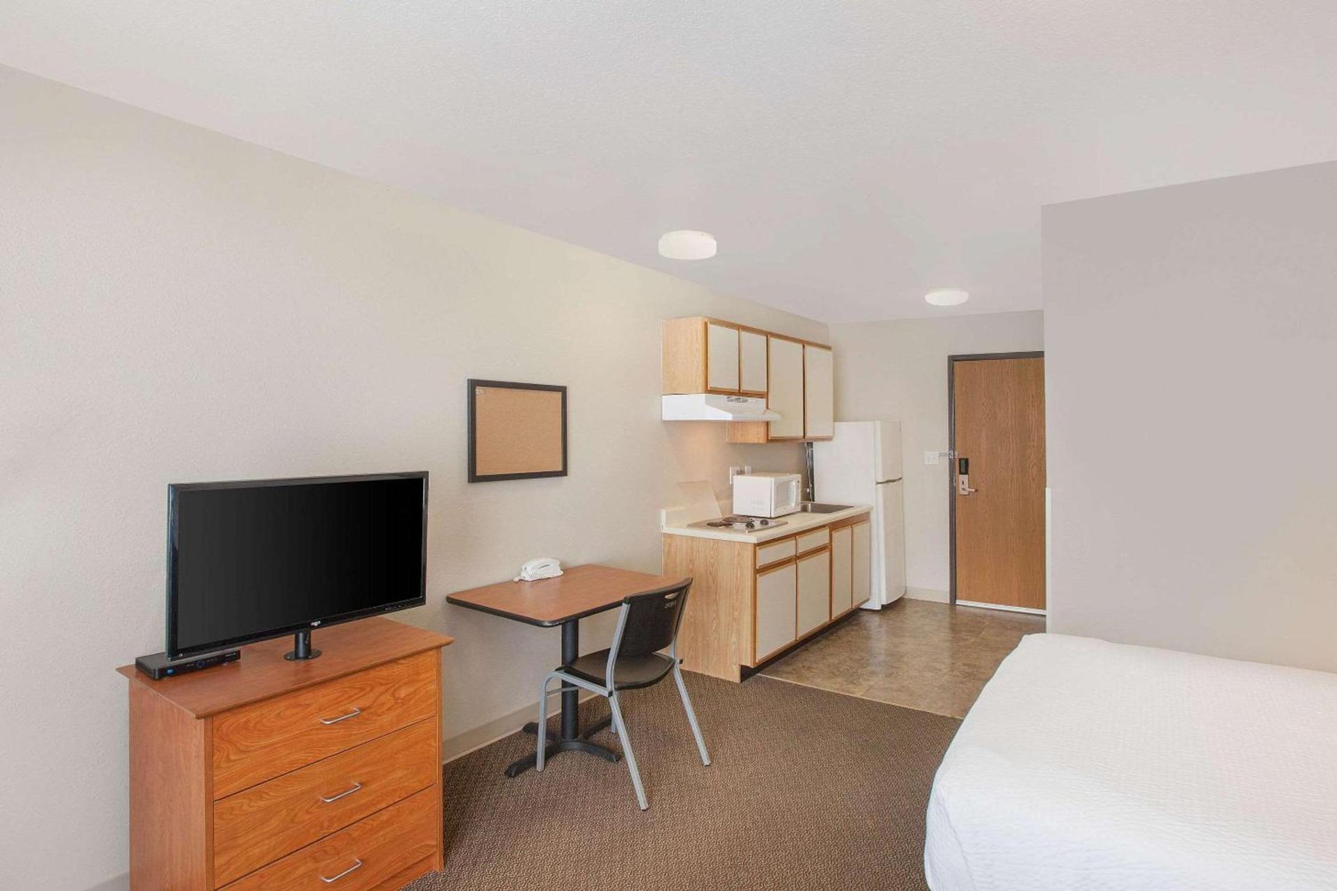 WoodSpring Suites Jacksonville Beach Blvd photo 11