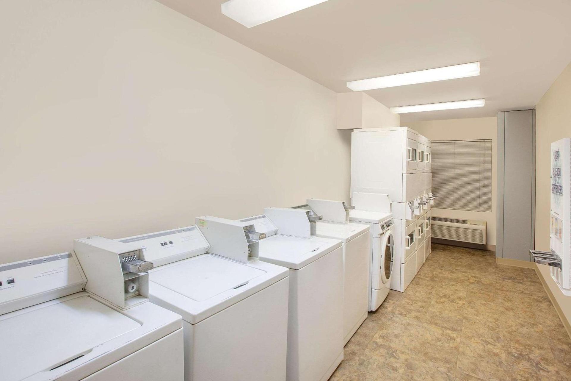 WoodSpring Suites Jacksonville Beach Blvd photo 15