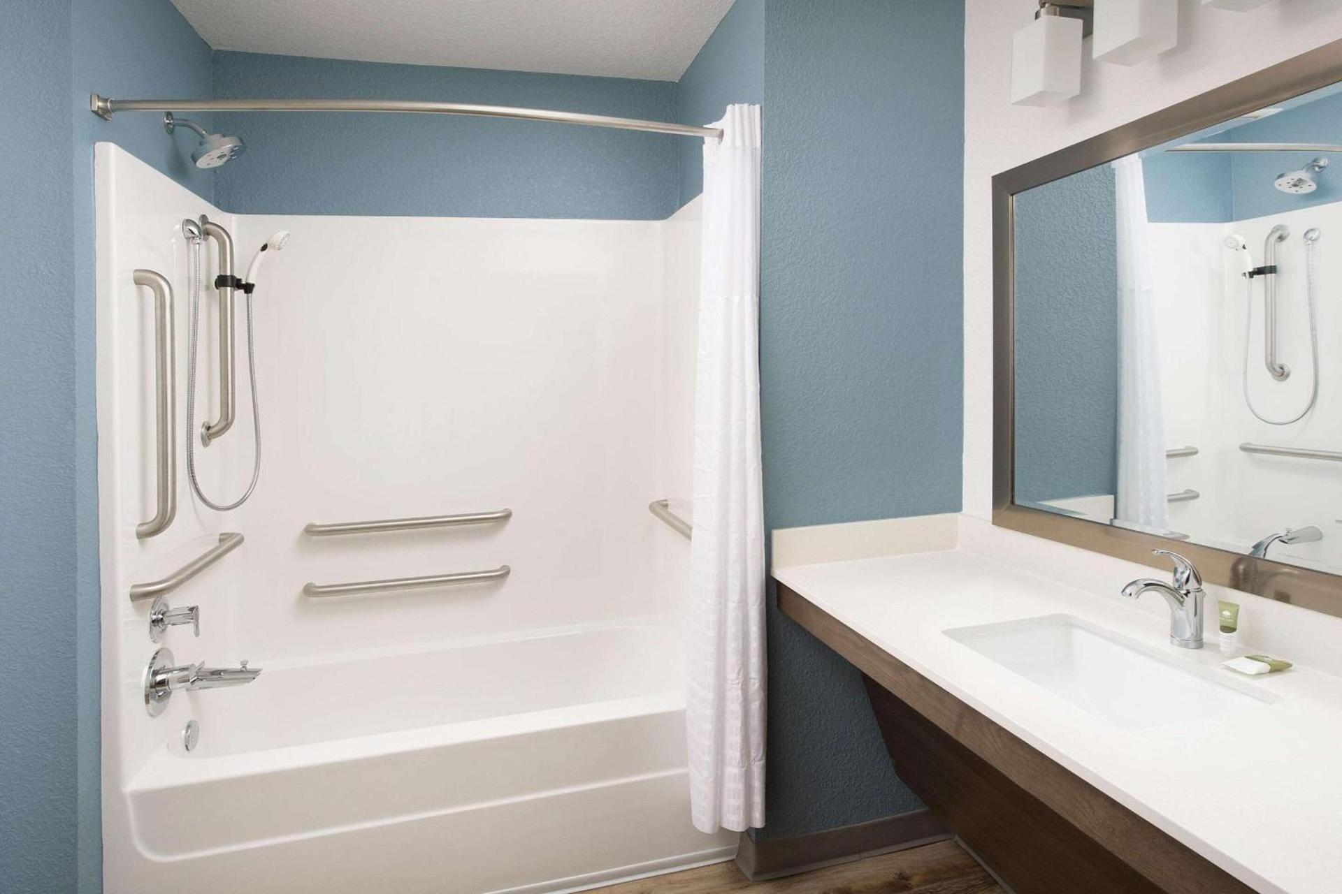 Woodspring Suites Orlando International Drive photo 12