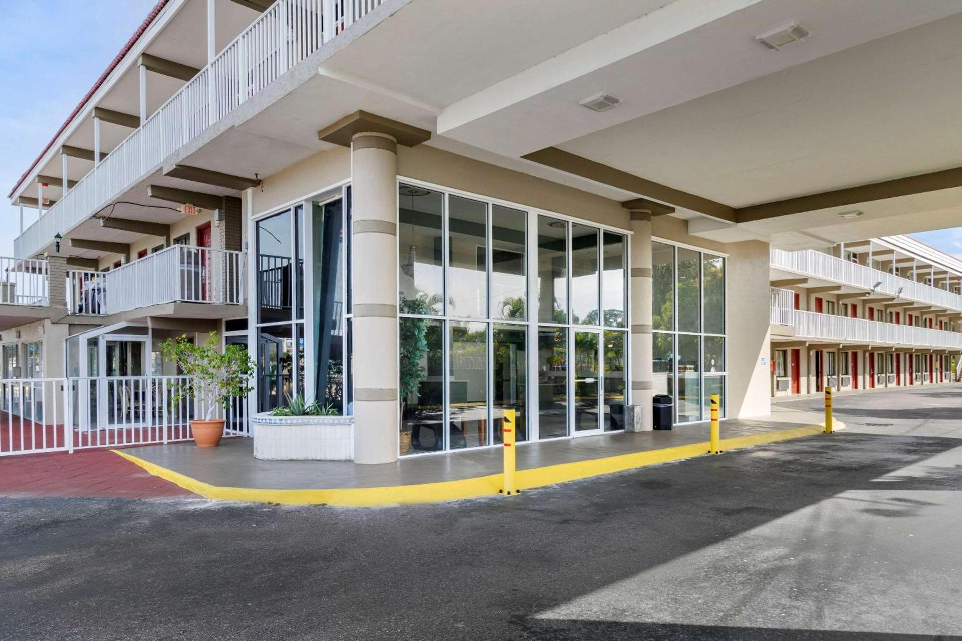 Rodeway Inn Clearwater-Largo photo 1