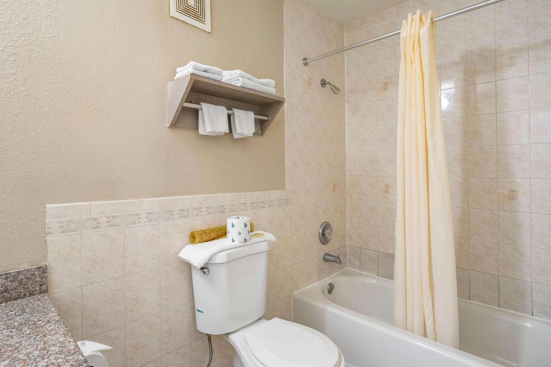Rodeway Inn Clearwater-Largo photo 14