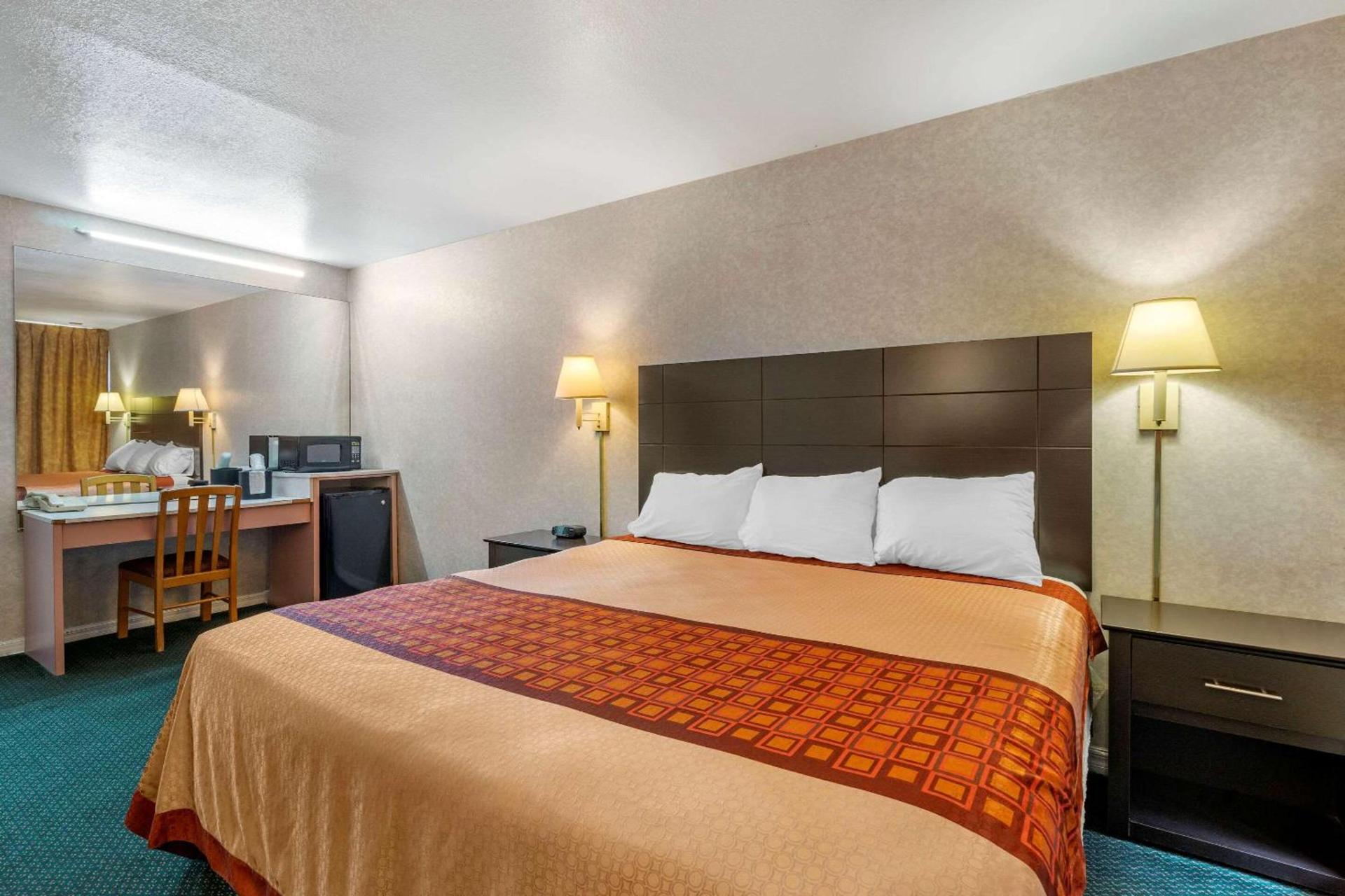 Rodeway Inn Clearwater-Largo photo 15