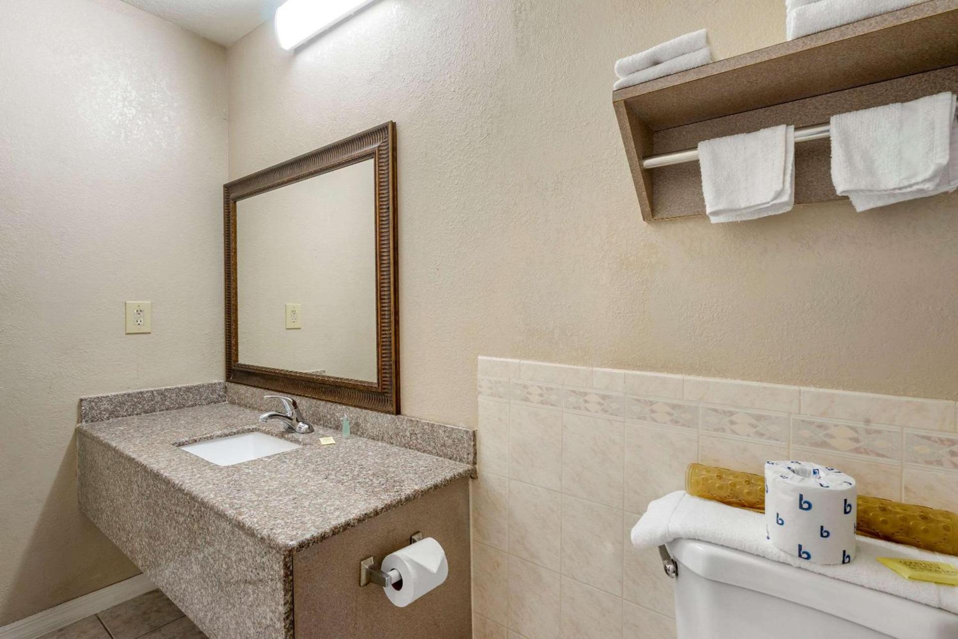 Rodeway Inn Clearwater-Largo photo 18