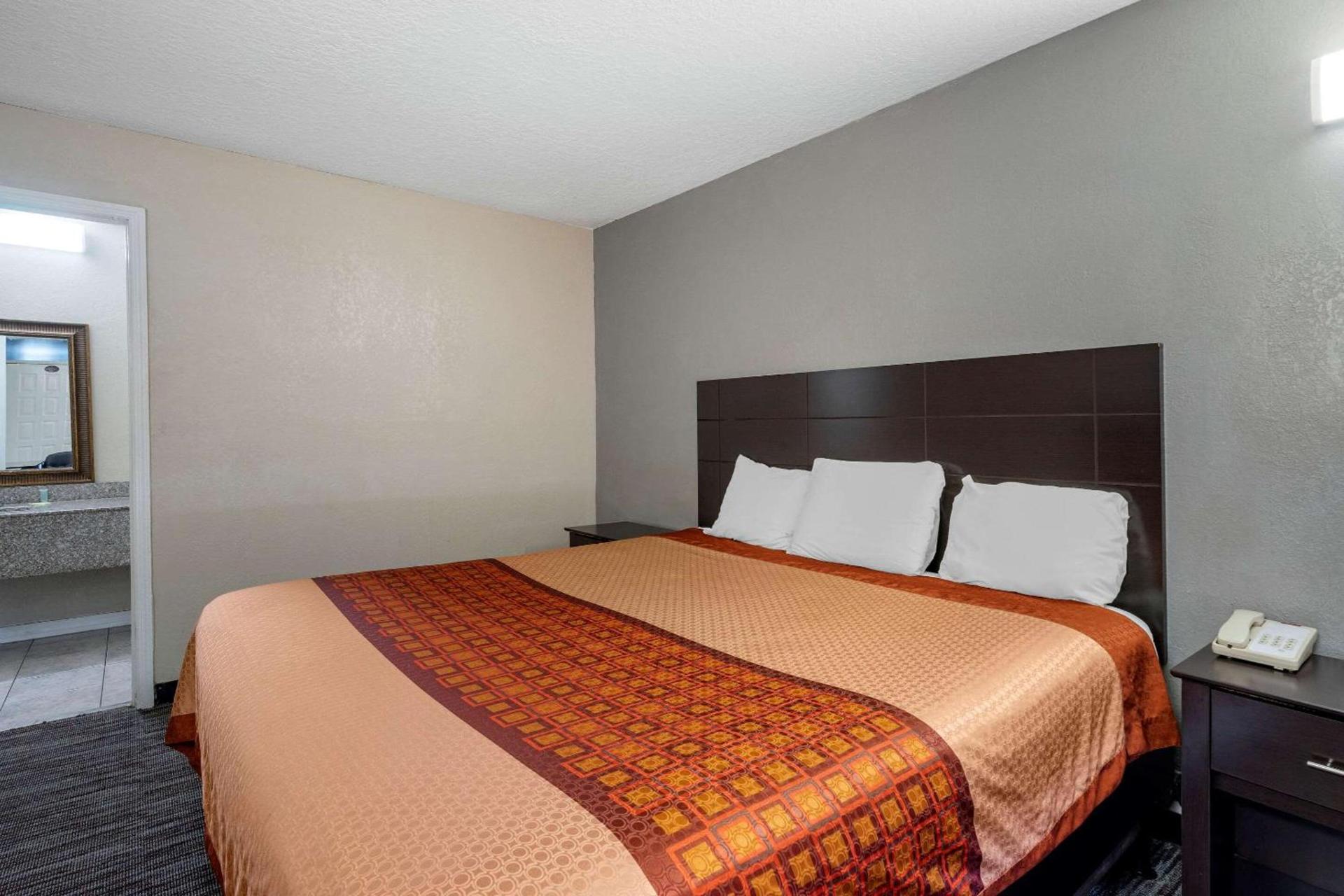 Rodeway Inn Clearwater-Largo photo 21