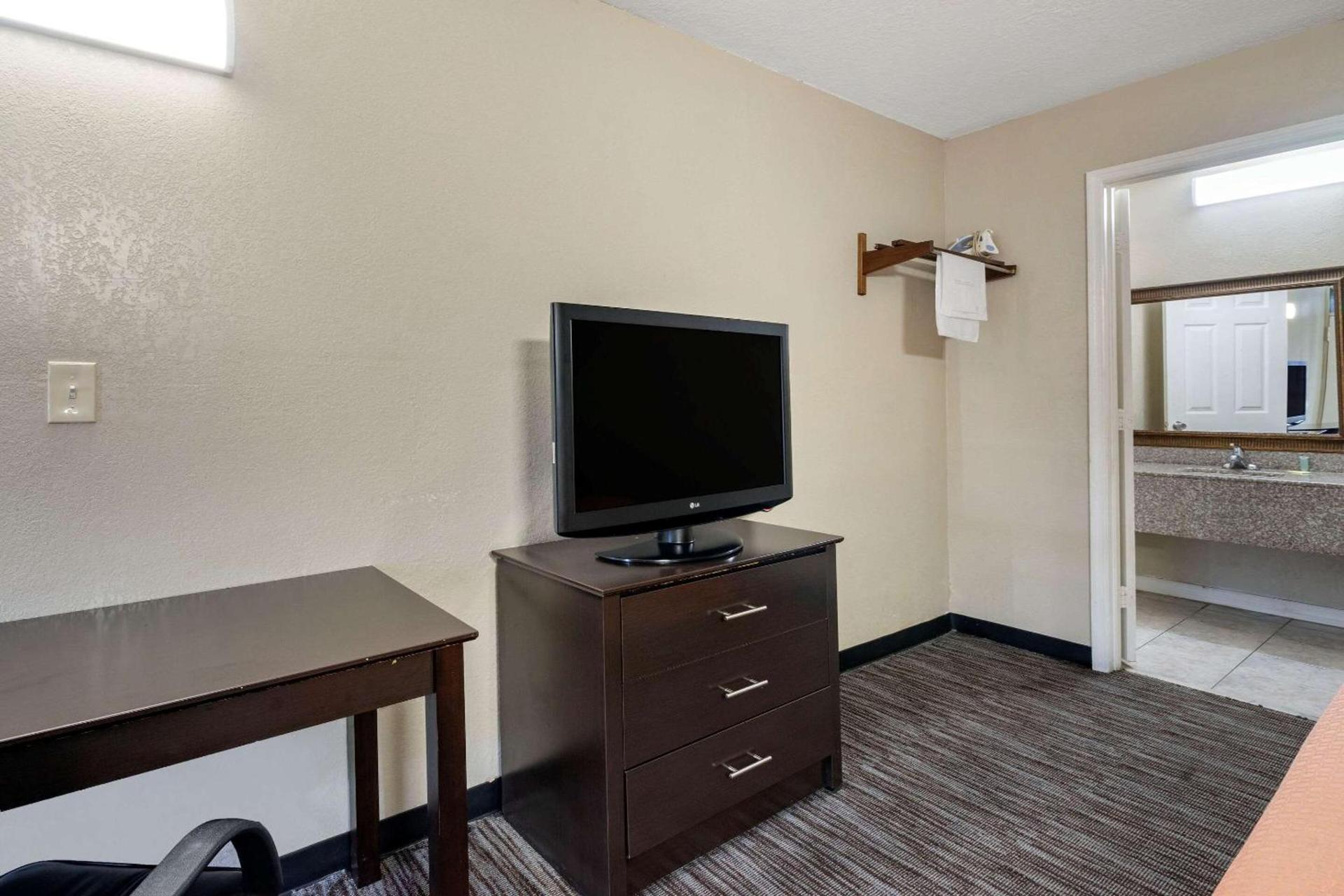 Rodeway Inn Clearwater-Largo photo 22