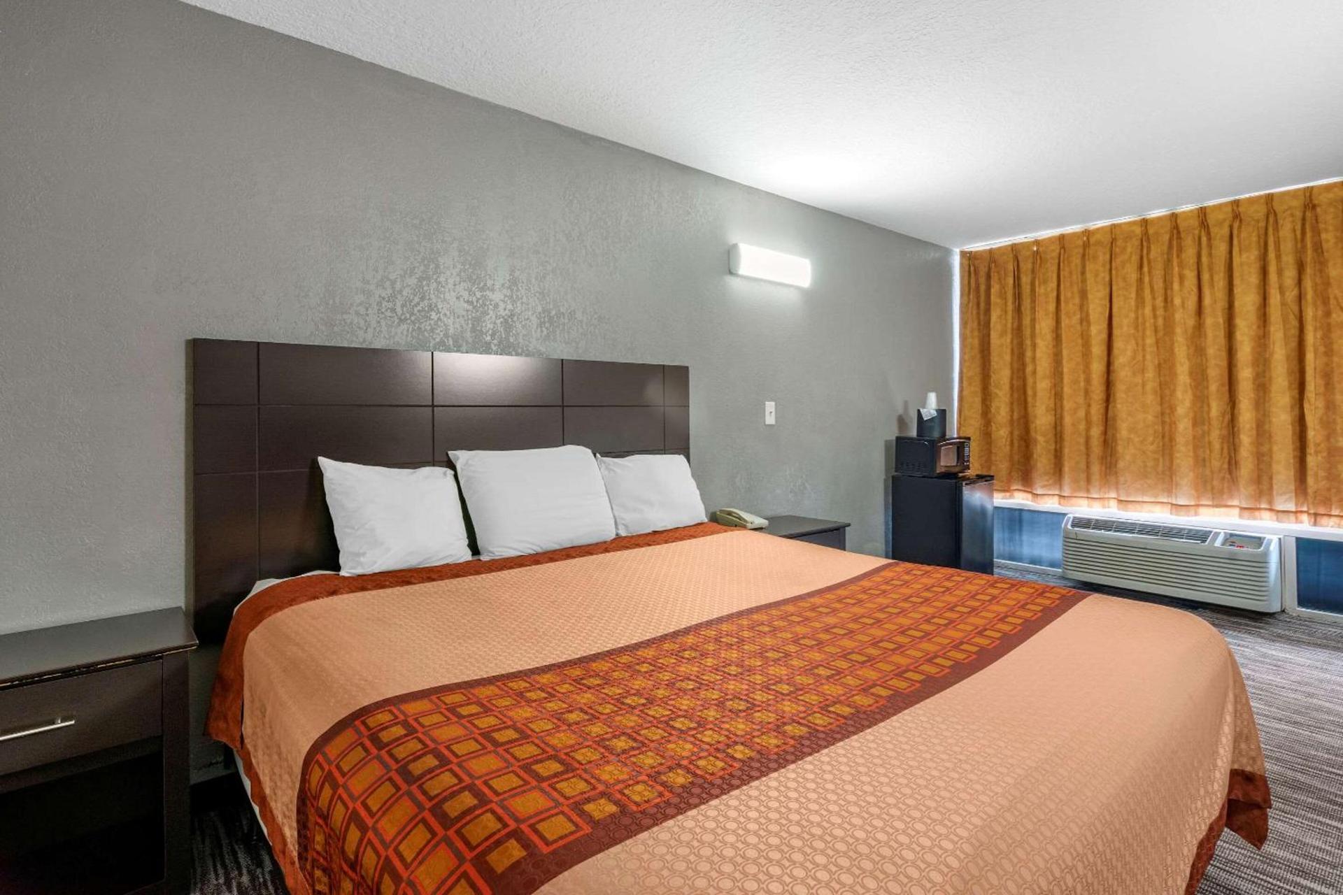 Rodeway Inn Clearwater-Largo photo 25