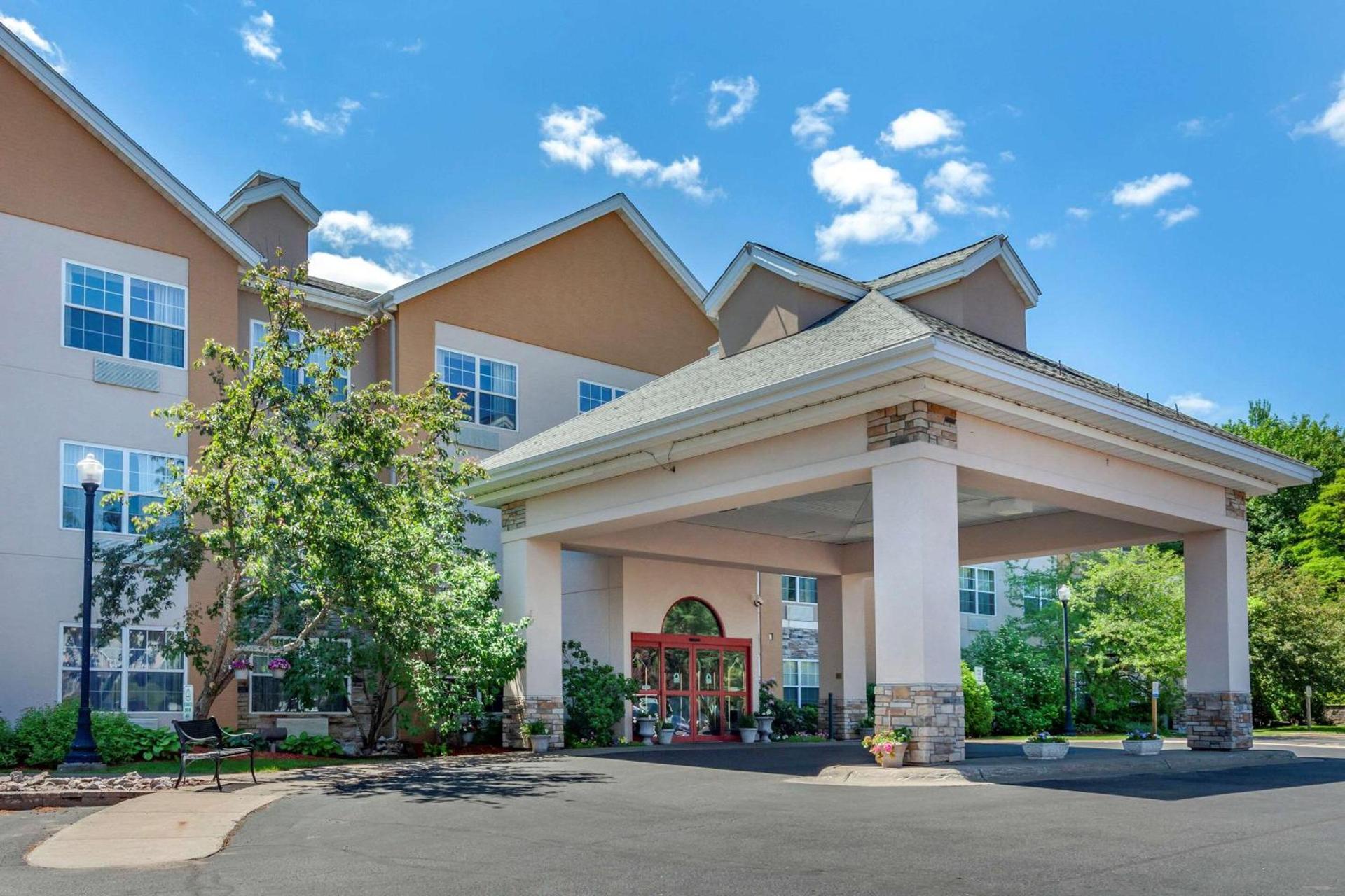 Comfort Suites Marquette photo 2