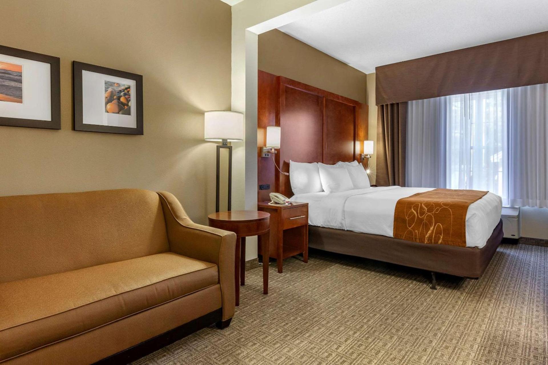 Comfort Suites Marquette photo 5